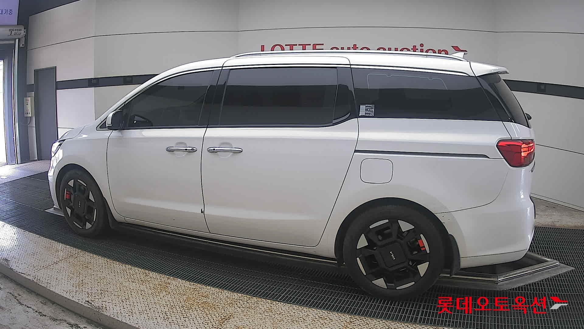 Kia - Carnival | THE NEW (D) 2.2 Noblesse 9Seater 7