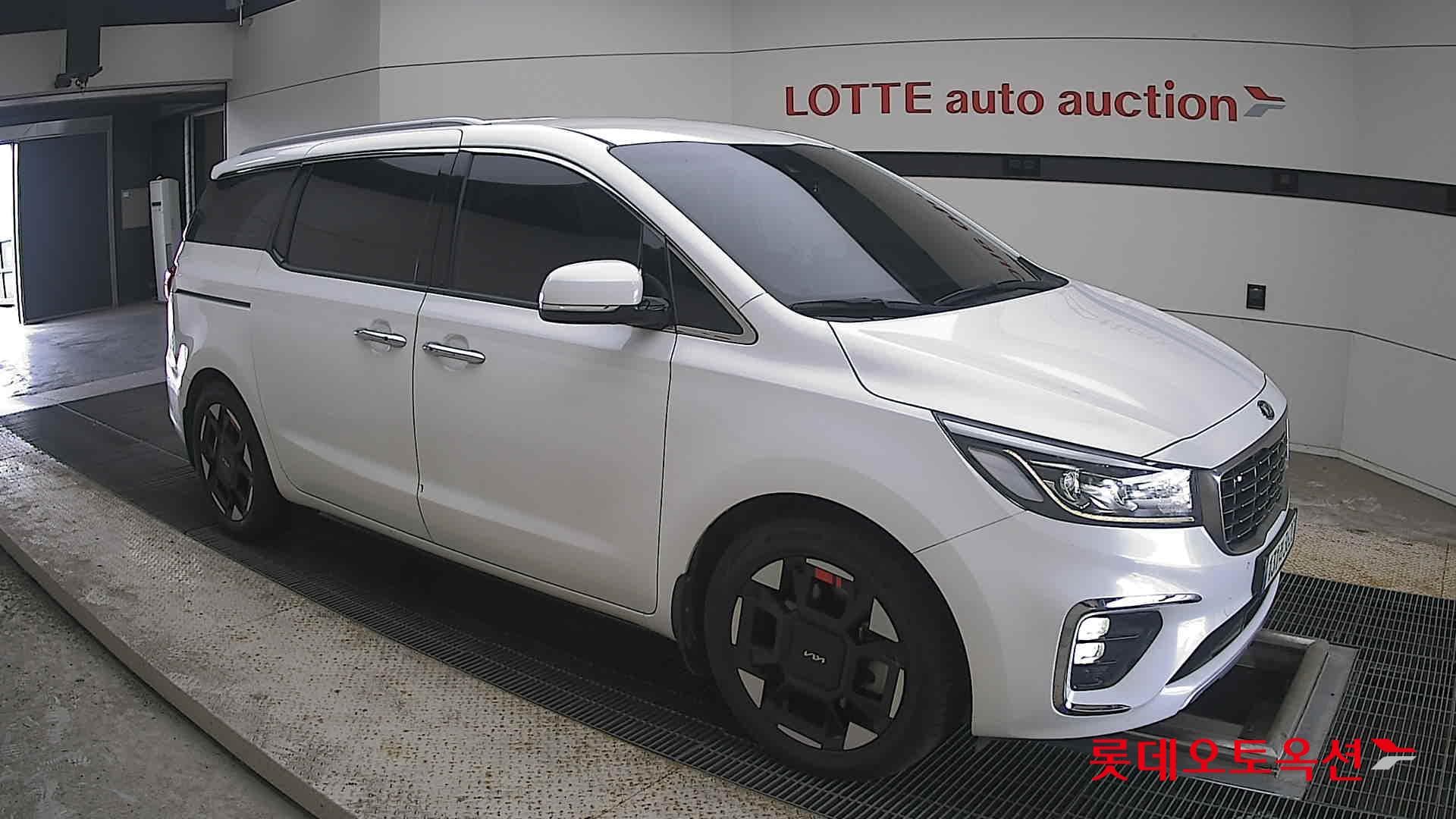 Kia - Carnival | THE NEW (D) 2.2 Noblesse 9Seater 18