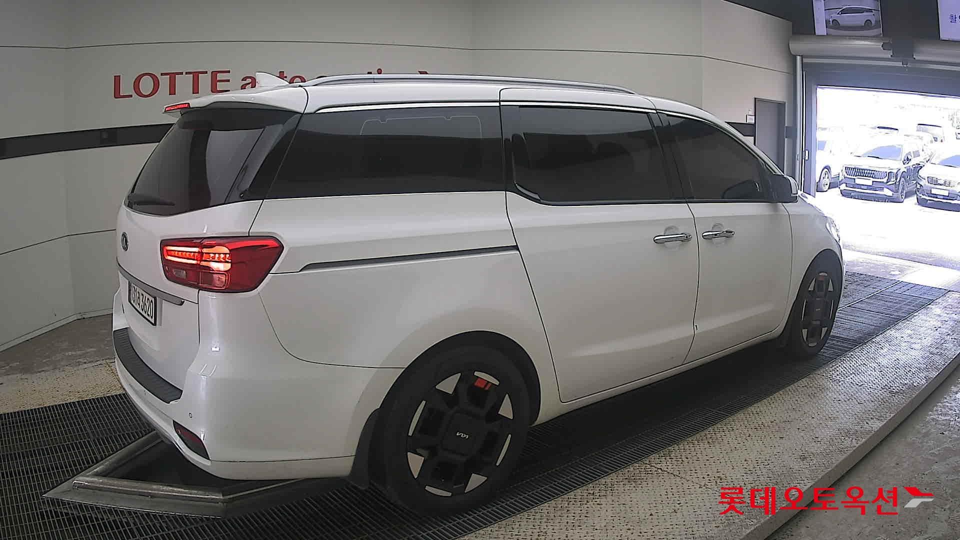 Kia - Carnival | THE NEW (D) 2.2 Noblesse 9Seater 14