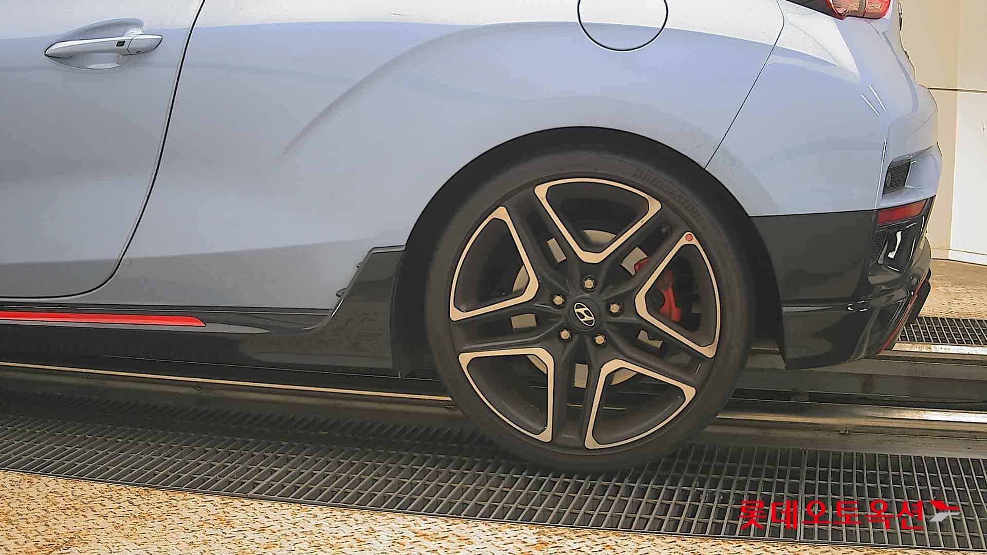Hyundai - Veloster | THE ALL-NEW (G) 2.0 N 22
