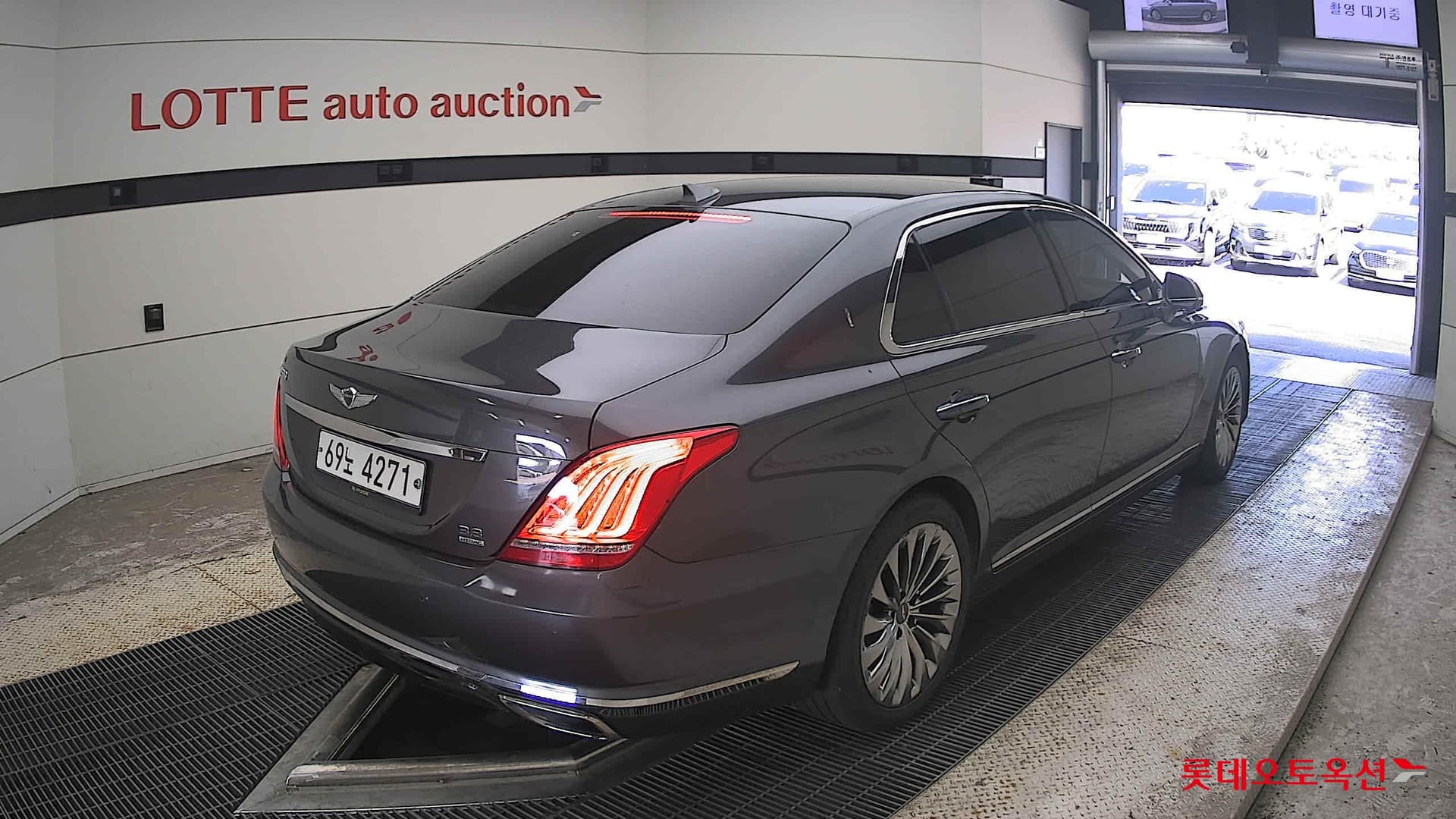 Genesis - EQ900 | (G) 3.8 PREMIUM LUXURY 12