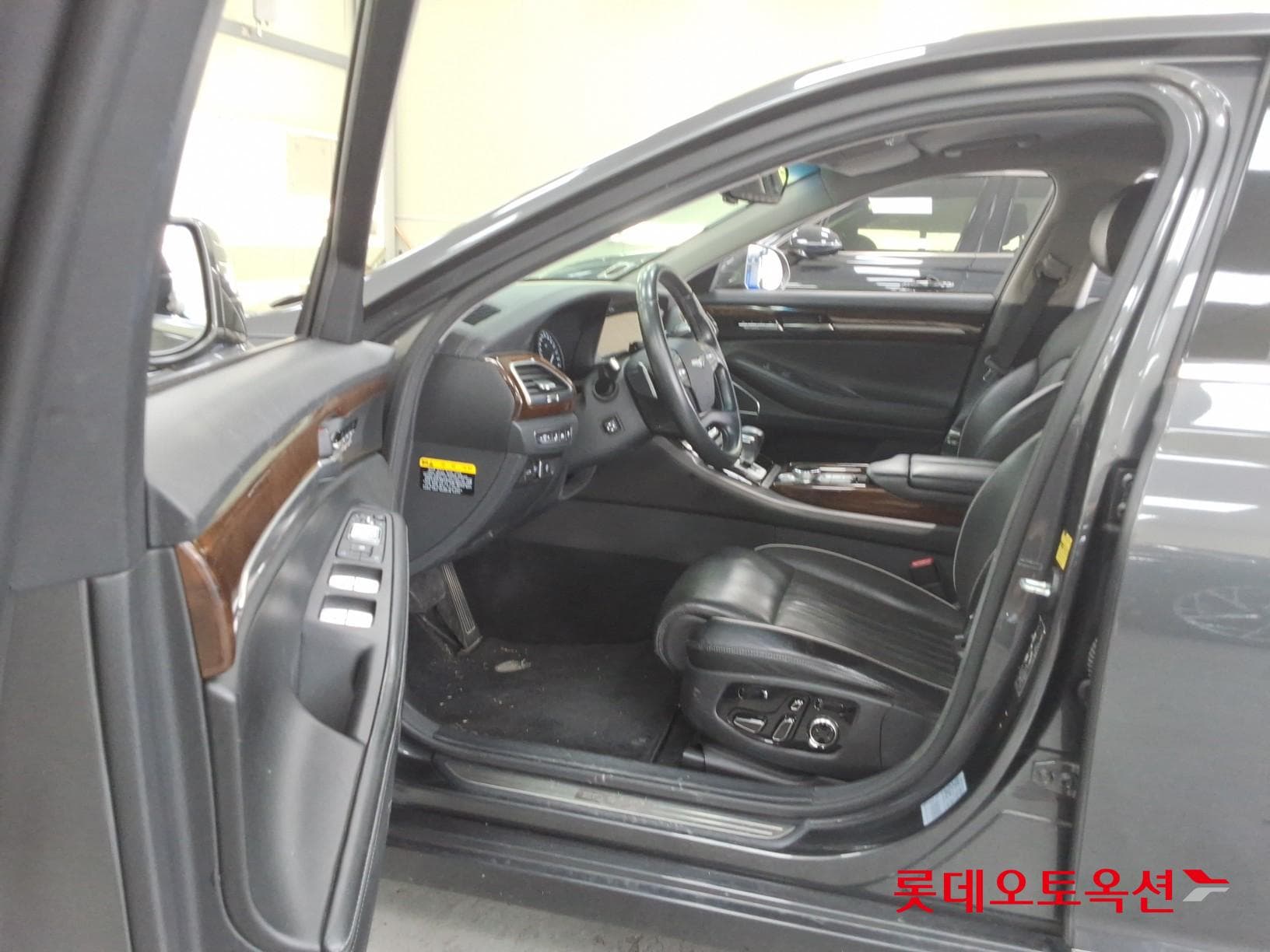 Genesis - EQ900 | (G) 3.8 PREMIUM LUXURY 36