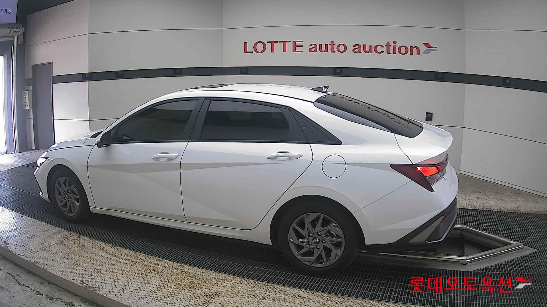 هيونداي - إلنترا (أفانتي) | CN7 (G)1.6 Modern 2WD AT 7