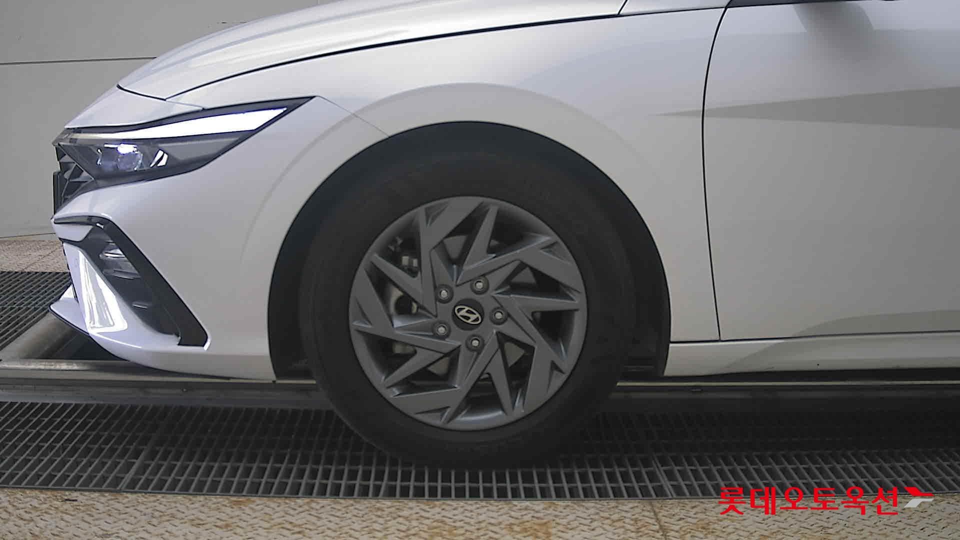 هيونداي - إلنترا (أفانتي) | CN7 (G)1.6 Modern 2WD AT 21
