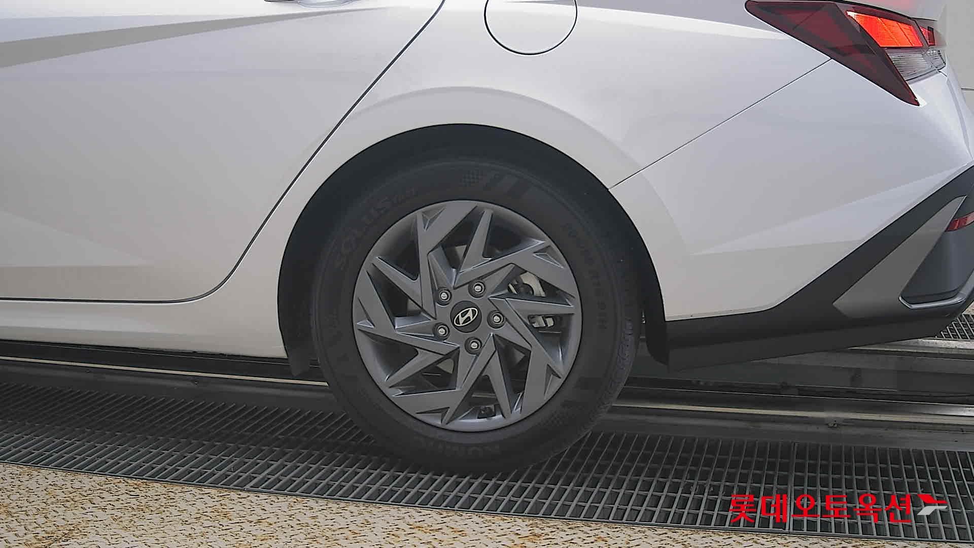 هيونداي - إلنترا (أفانتي) | CN7 (G)1.6 Modern 2WD AT 22