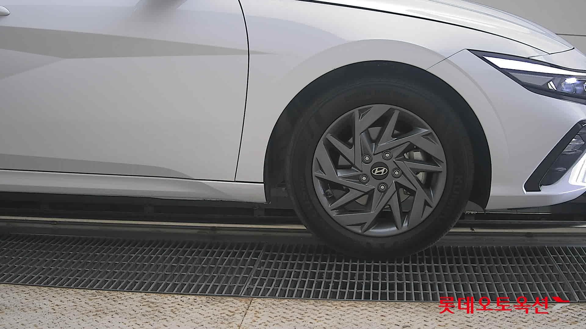 هيونداي - إلنترا (أفانتي) | CN7 (G)1.6 Modern 2WD AT 23