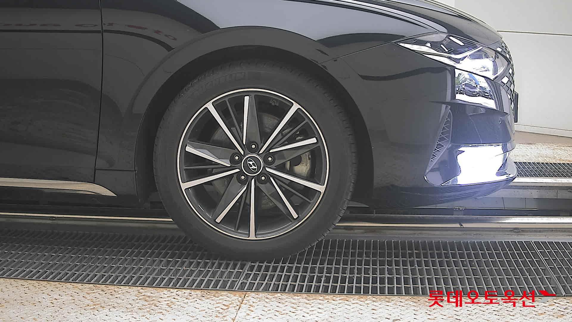 Hyundai - Grandeur | THE NEW (G) 3.3 23