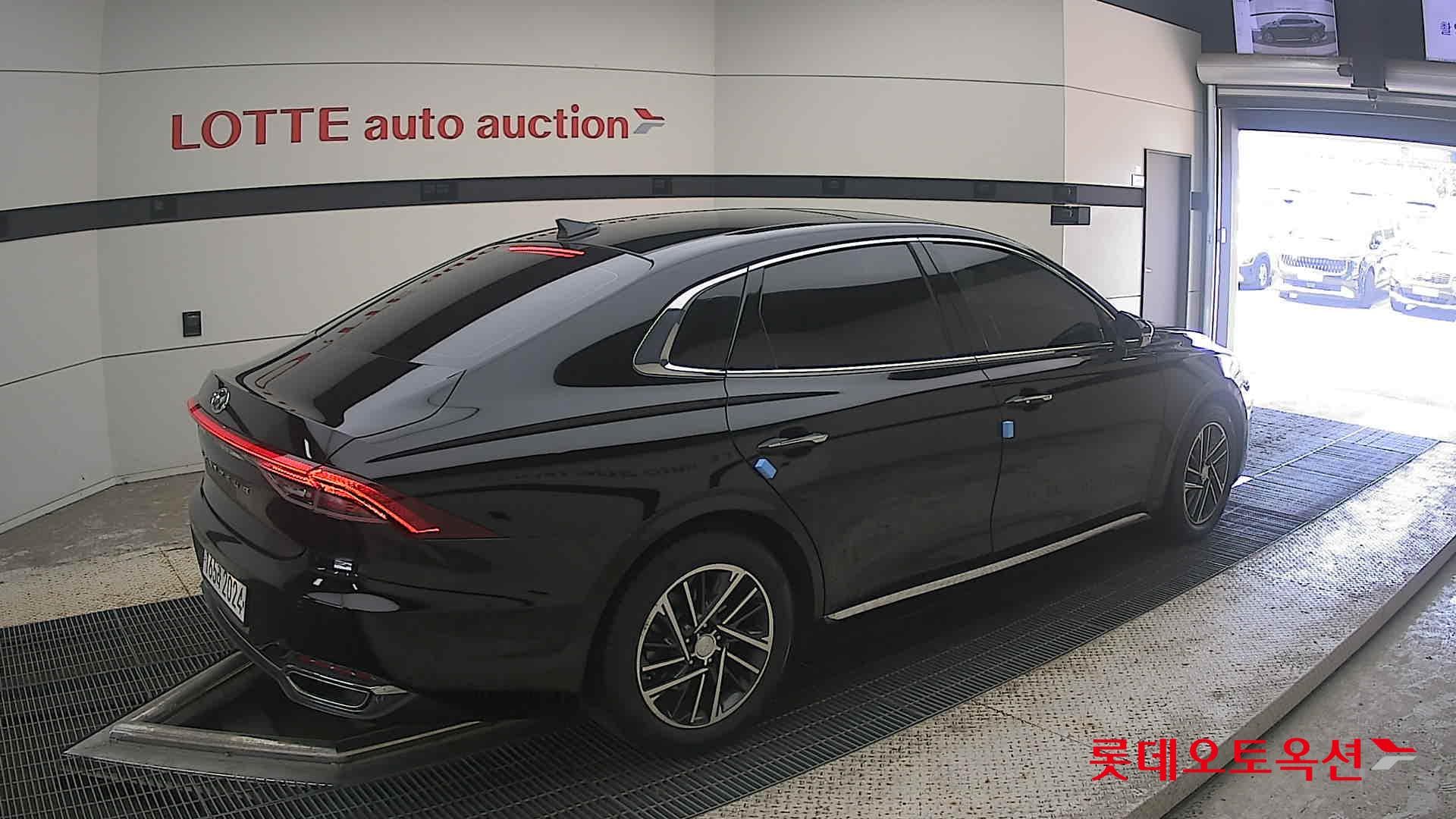 Hyundai - Grandeur | THE NEW (L) 3.0 Modern 14