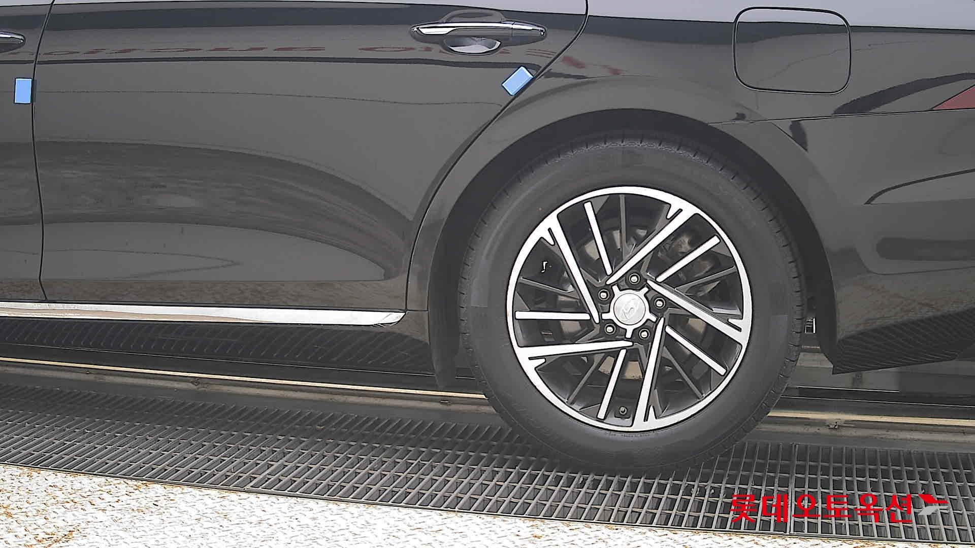 Hyundai - Grandeur | THE NEW (L) 3.0 Modern 22