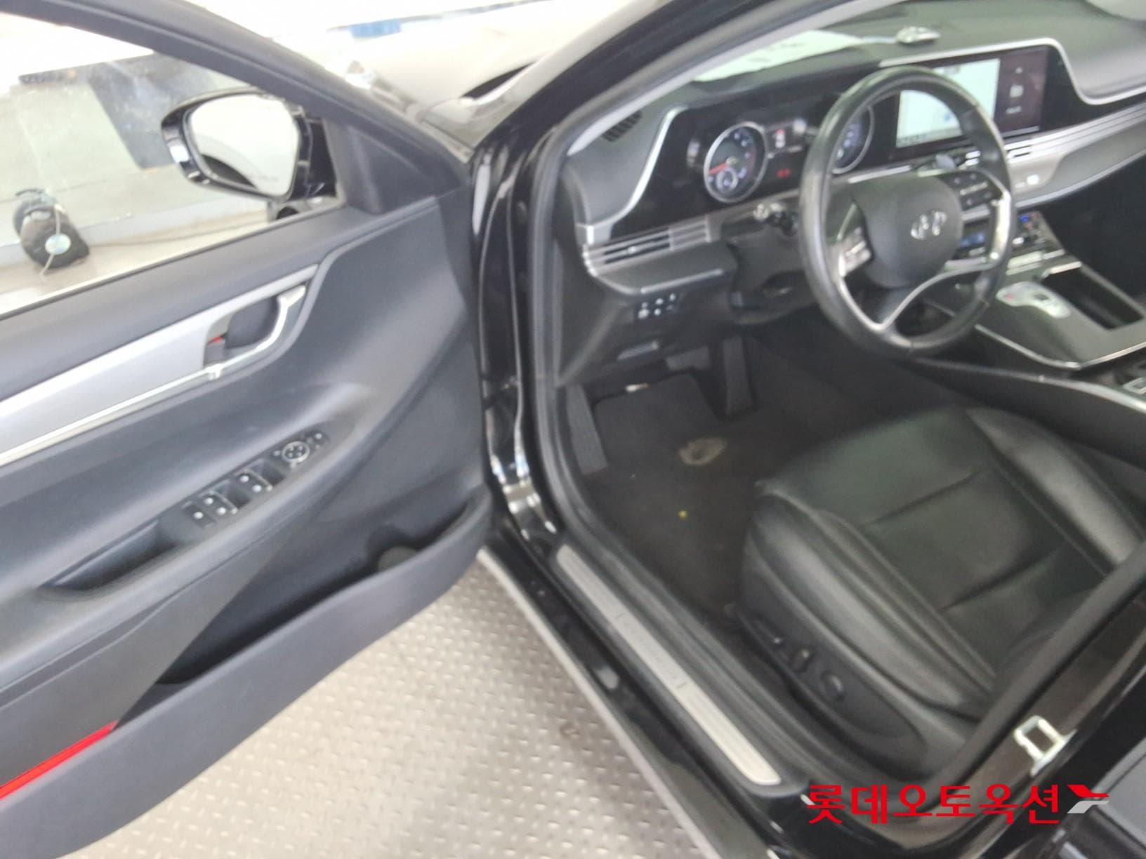 Hyundai - Grandeur | THE NEW (L) 3.0 Modern 36