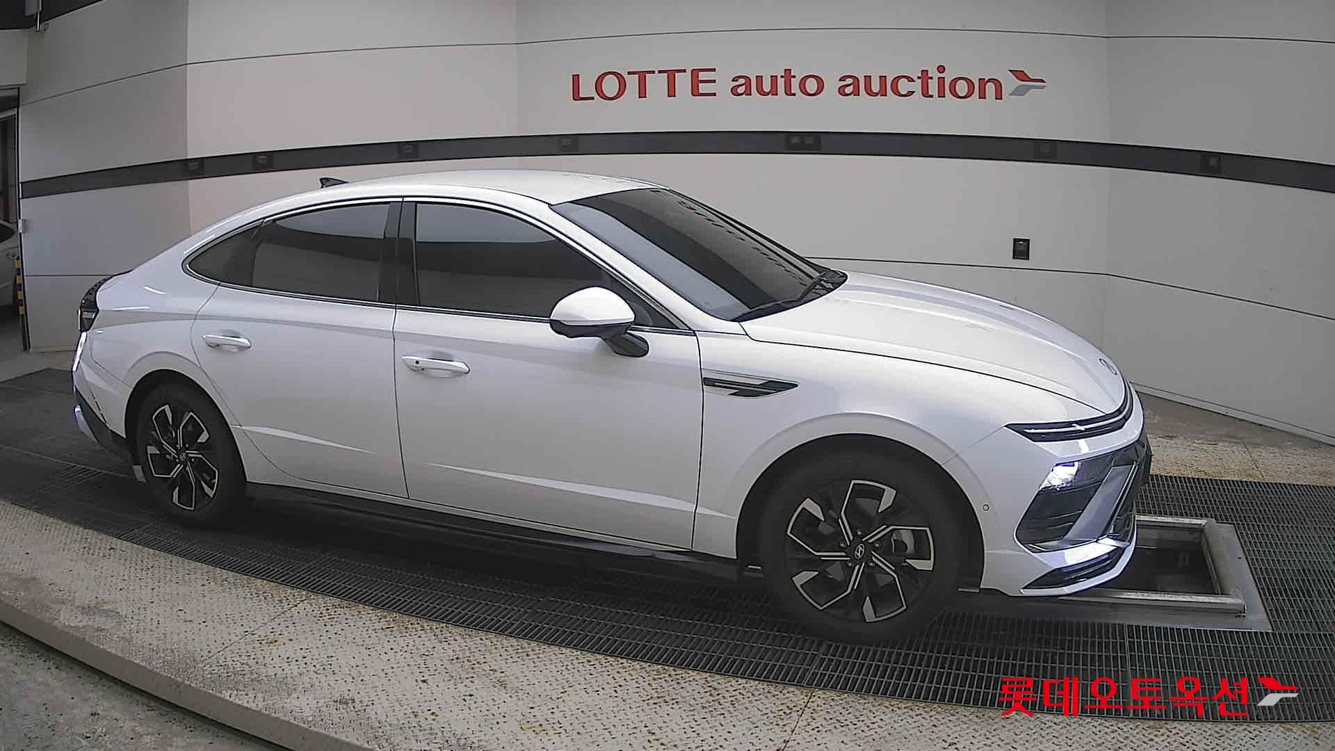 Hyundai - Sonata | DN8 TheEdge (G)2.0 S 2WD AT 17