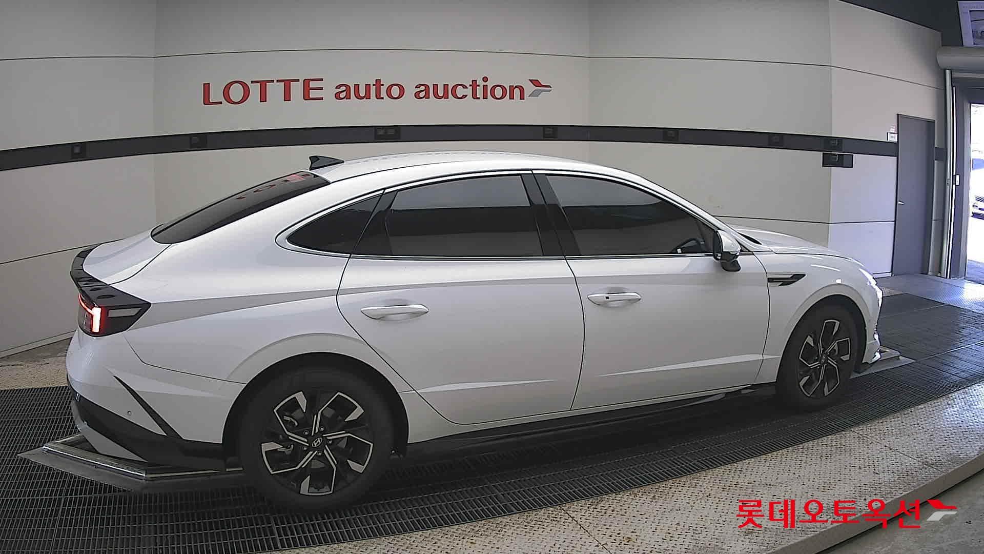 Hyundai - Sonata | DN8 TheEdge (G)2.0 S 2WD AT 15