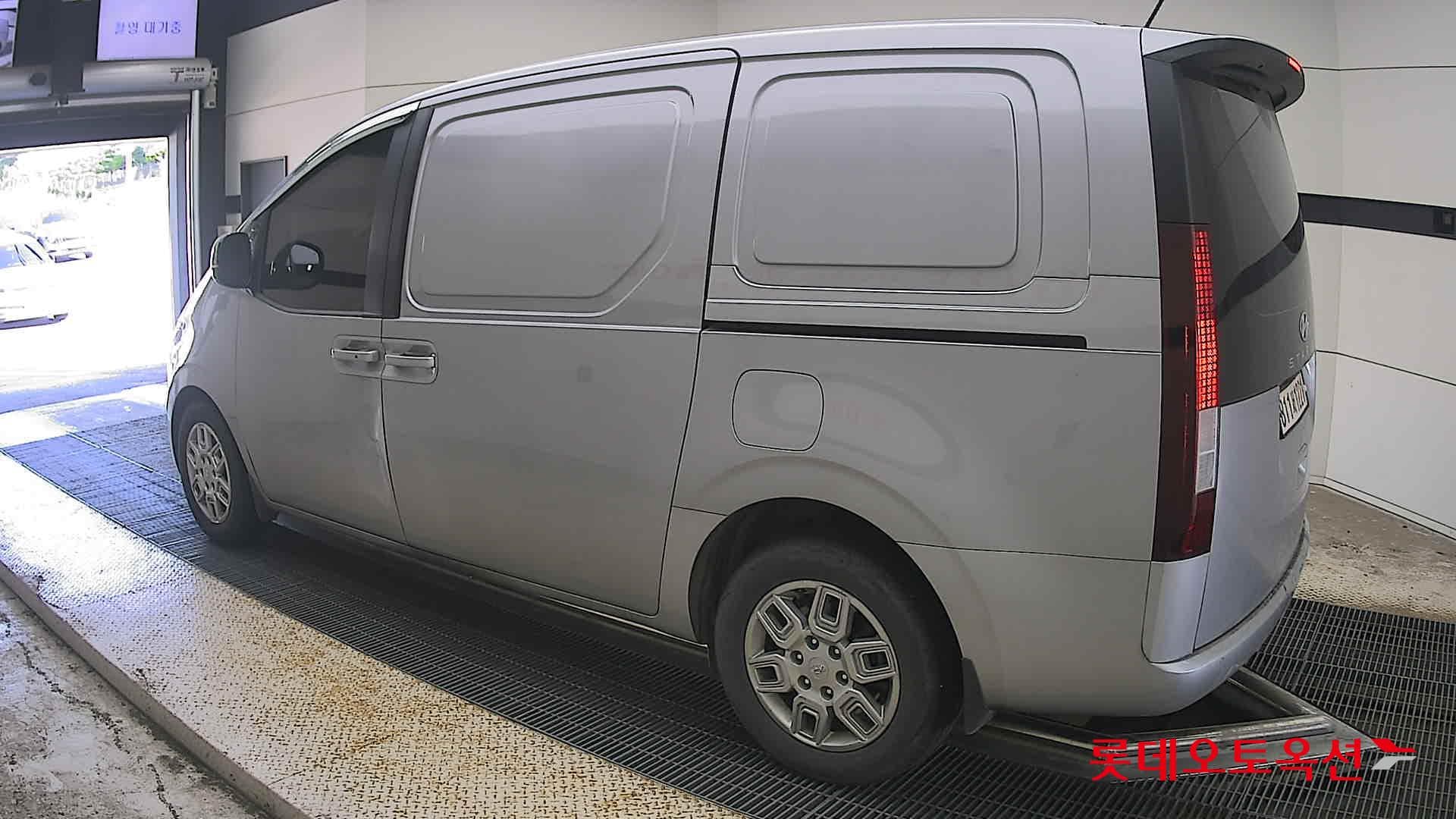 Hyundai - Staria | (D) 2.2 Cargo 3Seater Modern 8