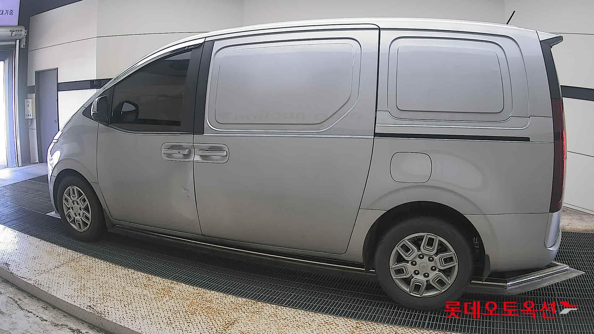 Hyundai - Staria | (D) 2.2 Cargo 3Seater Modern 7