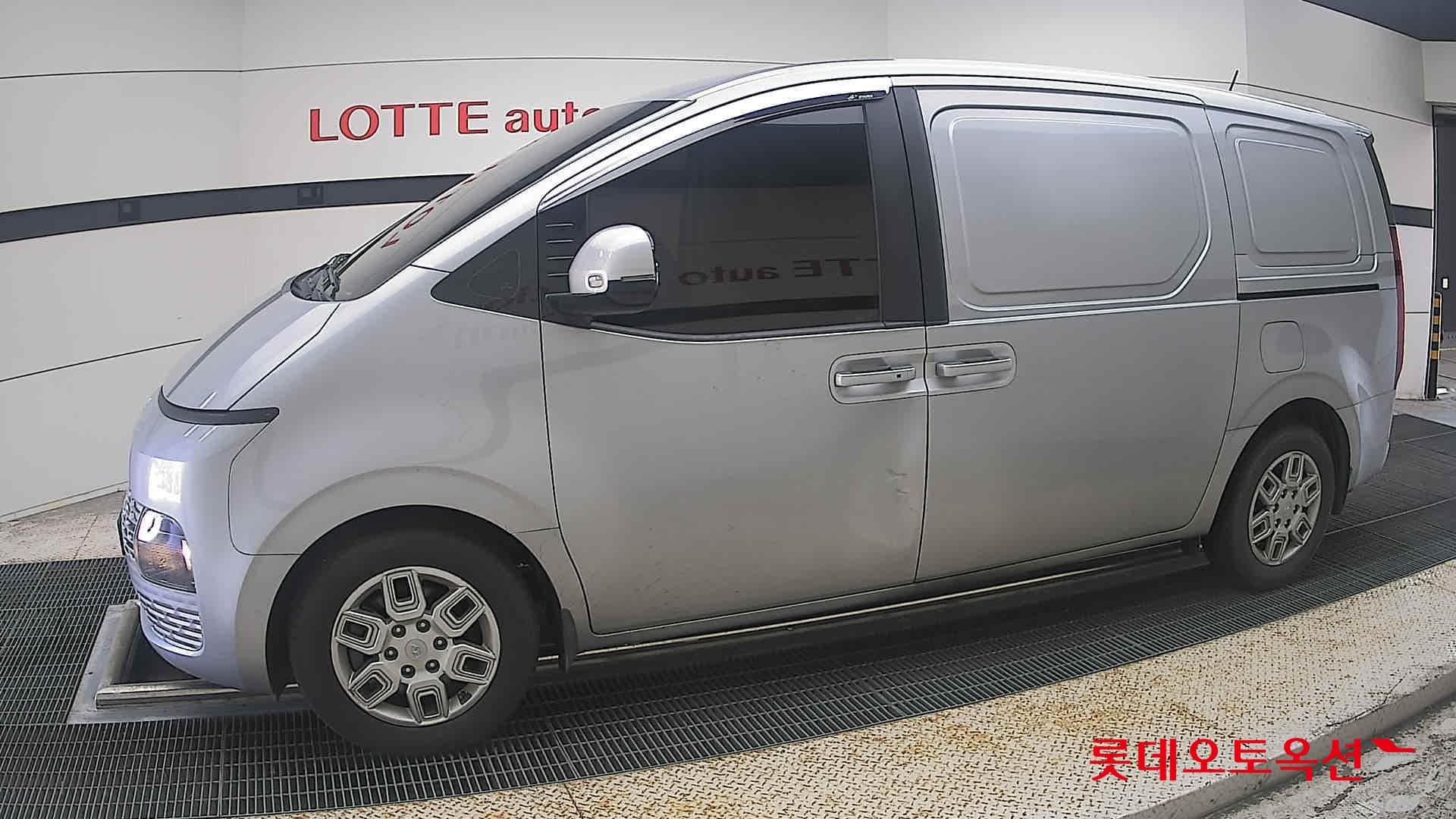 Hyundai - Staria | (D) 2.2 Cargo 3Seater Modern 5