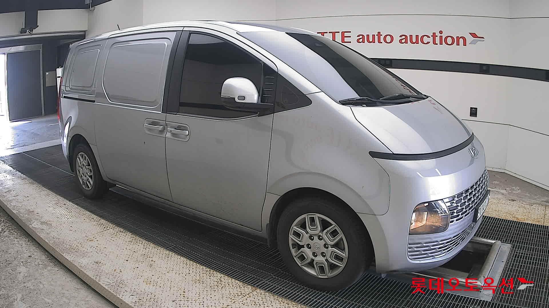 Hyundai - Staria | (D) 2.2 Cargo 3Seater Modern 18