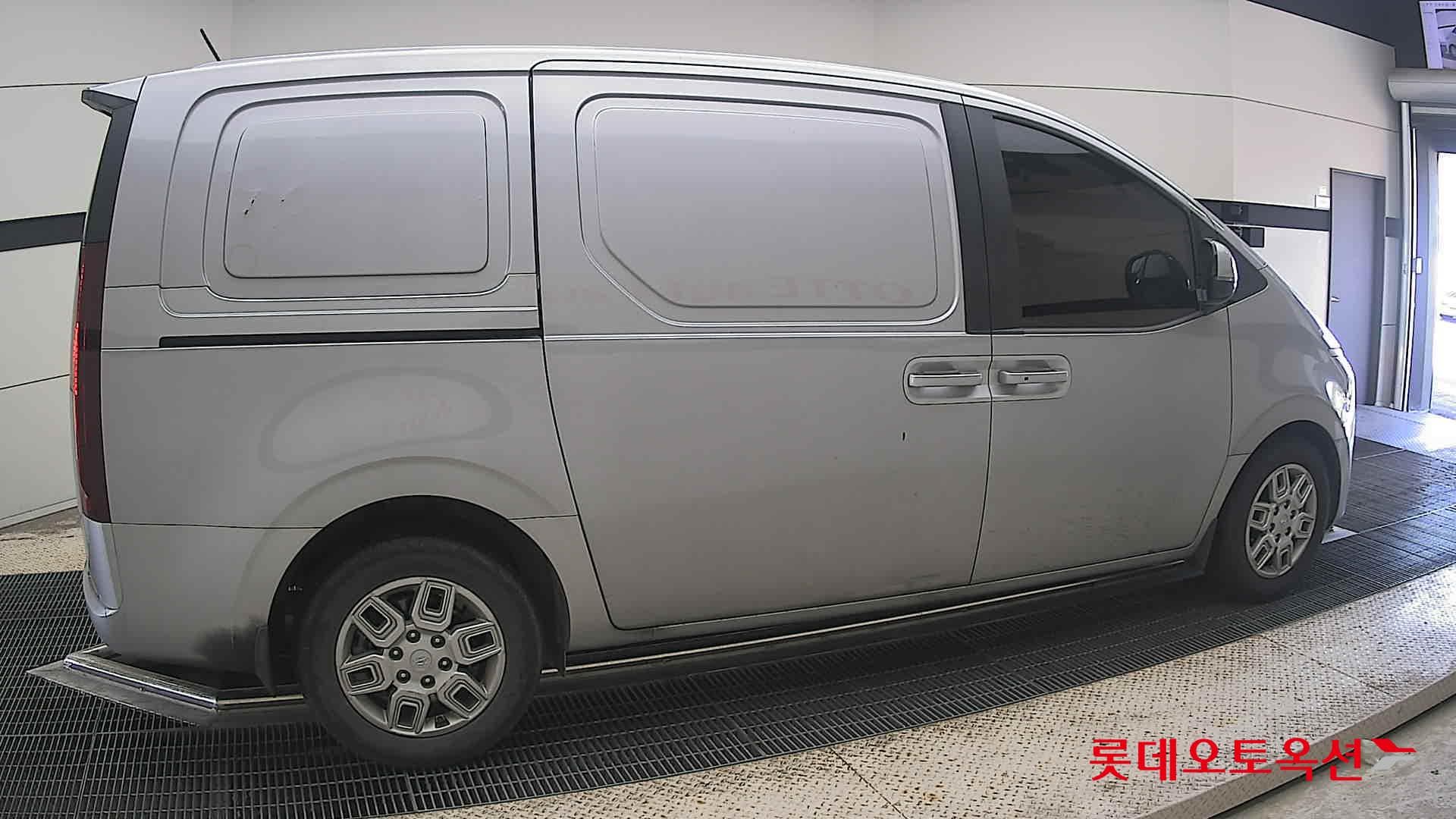 Hyundai - Staria | (D) 2.2 Cargo 3Seater Modern 15