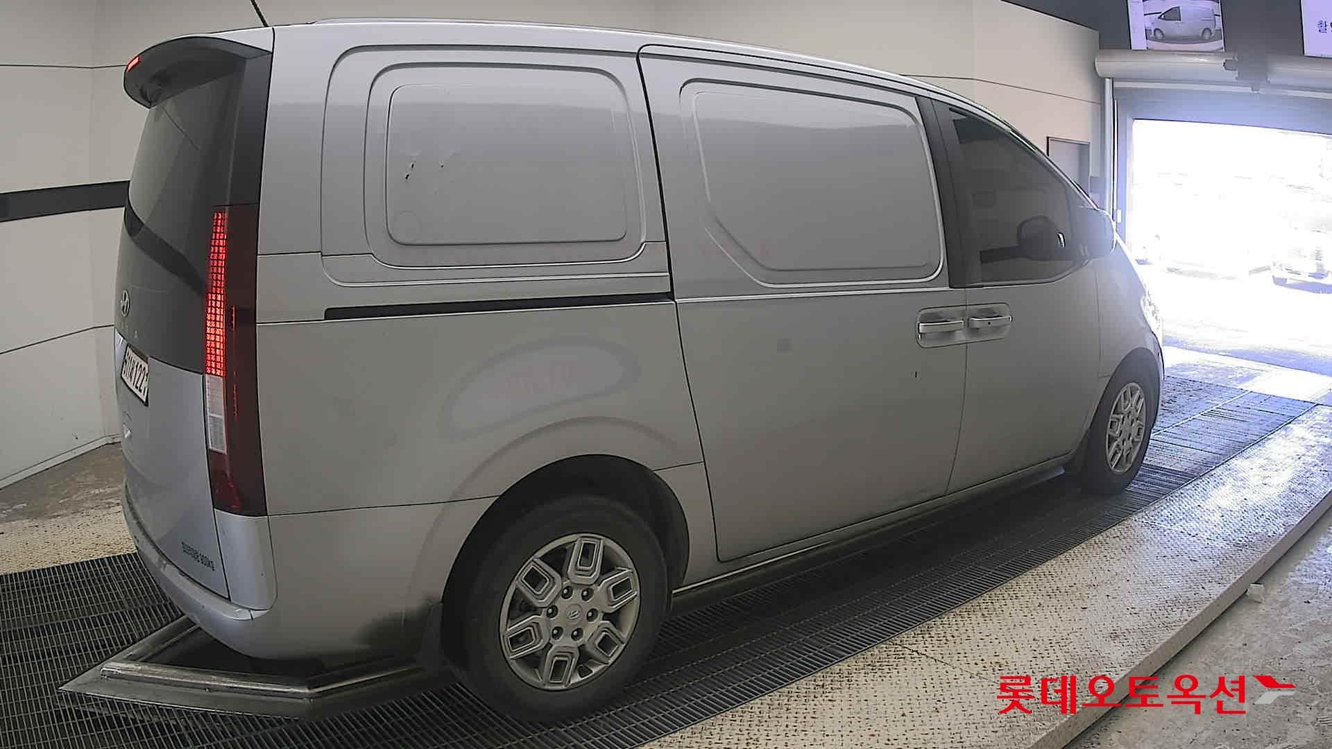 Hyundai - Staria | (D) 2.2 Cargo 3Seater Modern 14