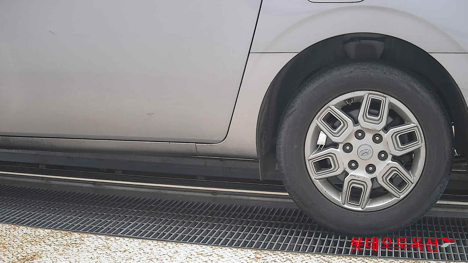 Hyundai - Staria | (D) 2.2 Cargo 3Seater Modern 22