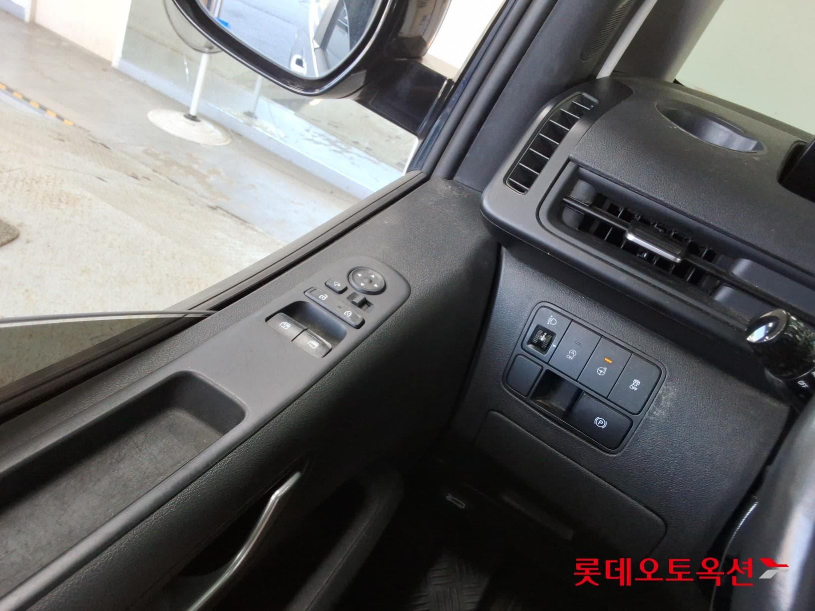 Hyundai - Staria | (D) 2.2 Cargo 3Seater Modern 28