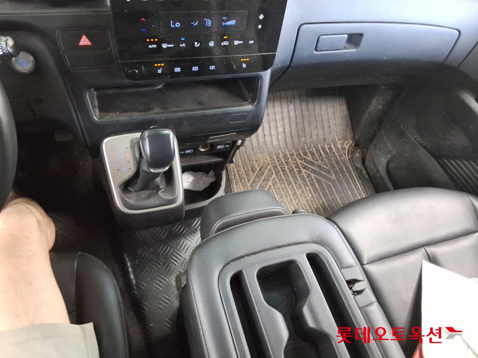 Hyundai - Staria | (D) 2.2 Cargo 3Seater Modern 34