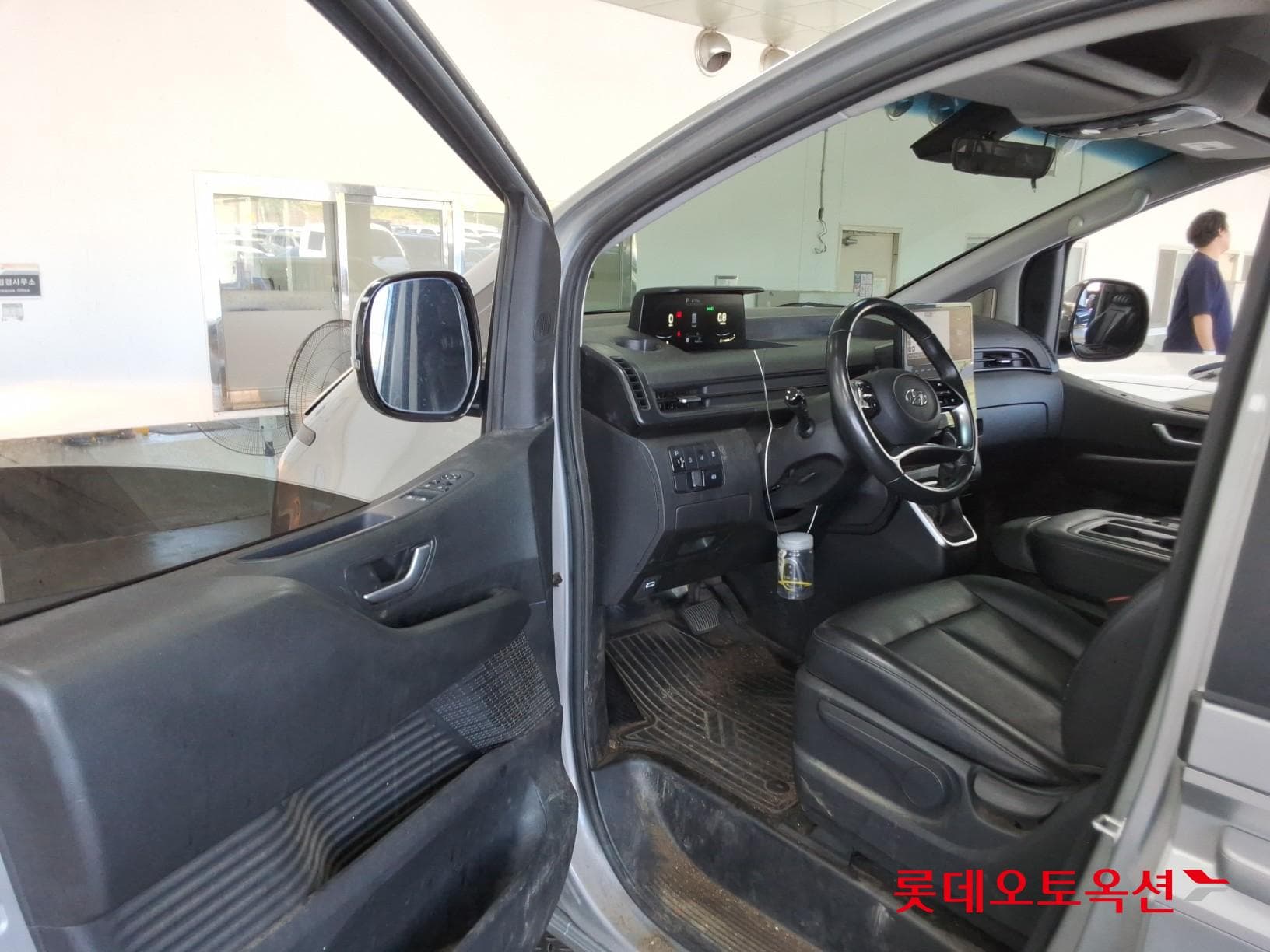 Hyundai - Staria | (D) 2.2 Cargo 3Seater Modern 35