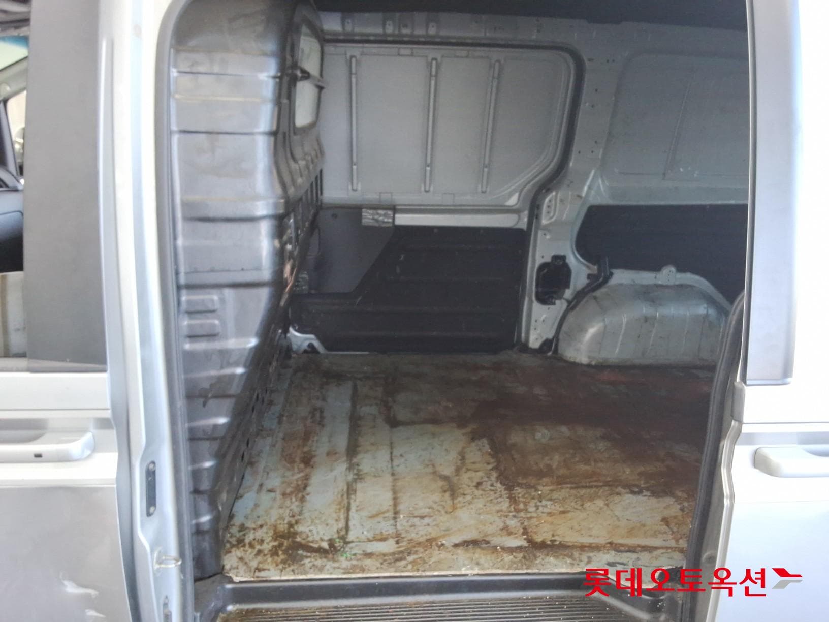 Hyundai - Staria | (D) 2.2 Cargo 3Seater Modern 37