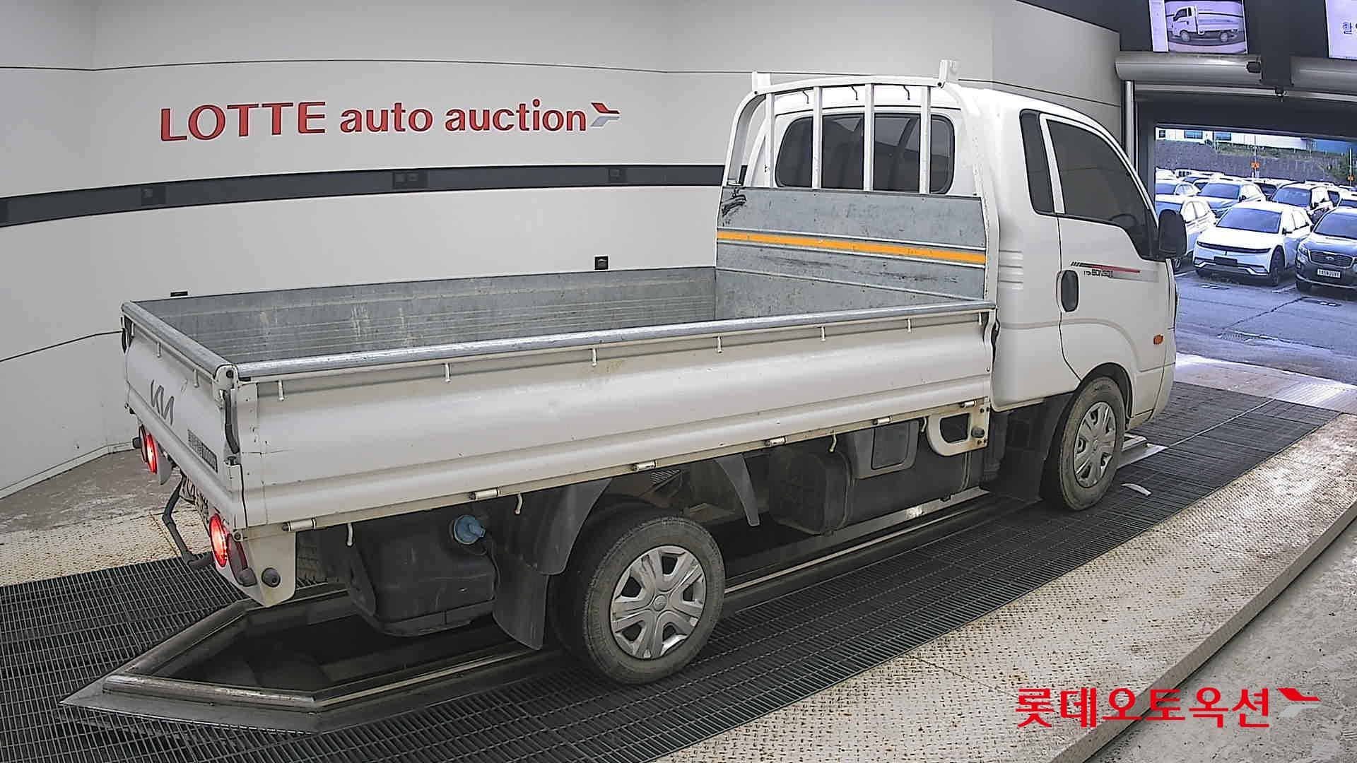 Kia - Bongo | (D) 2.5 1Ton King Cab Extra Long 2WD L 14