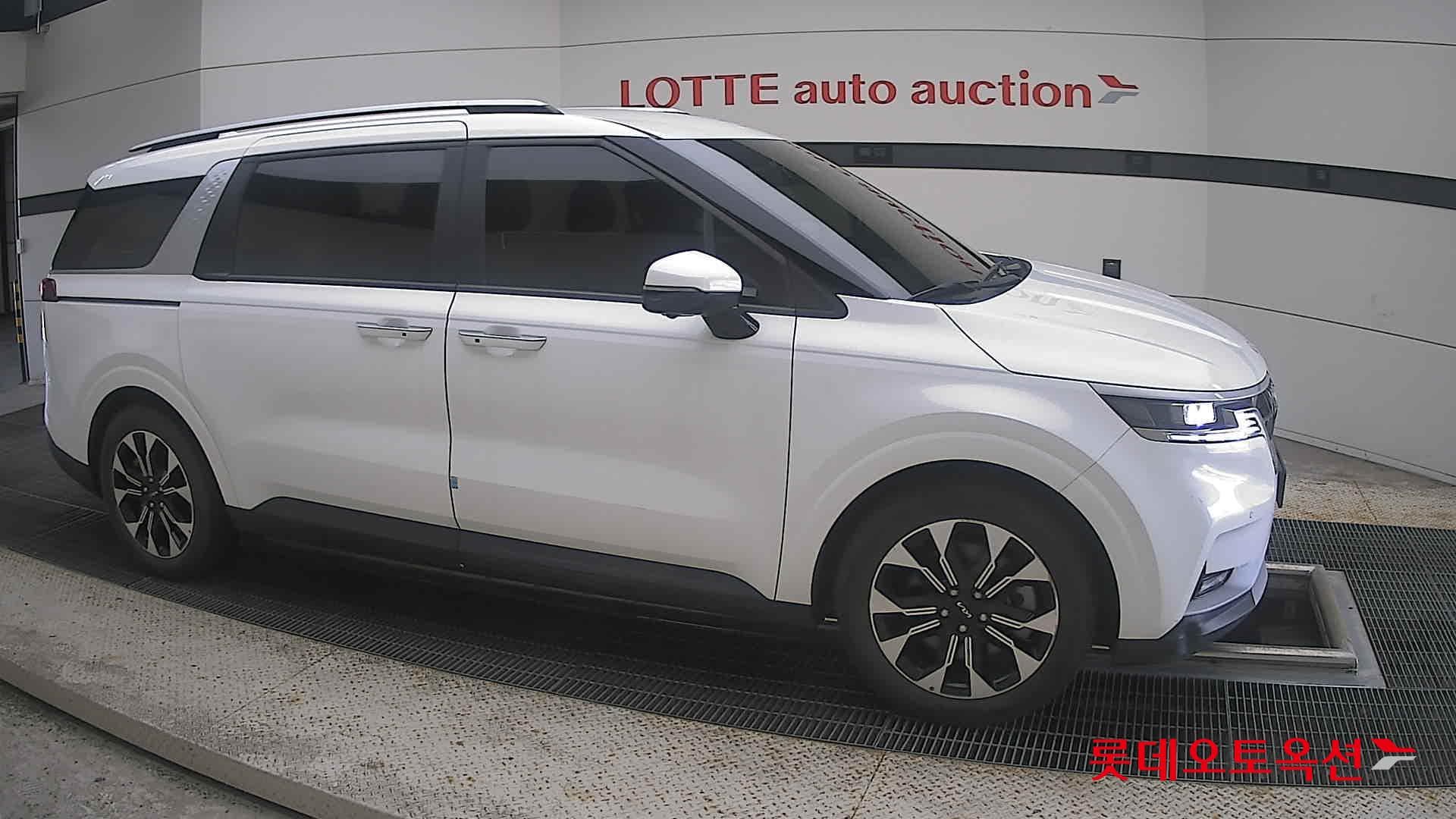 Kia - Carnival | KA4 (G)3.5 Prestige 9 2WD AT 17