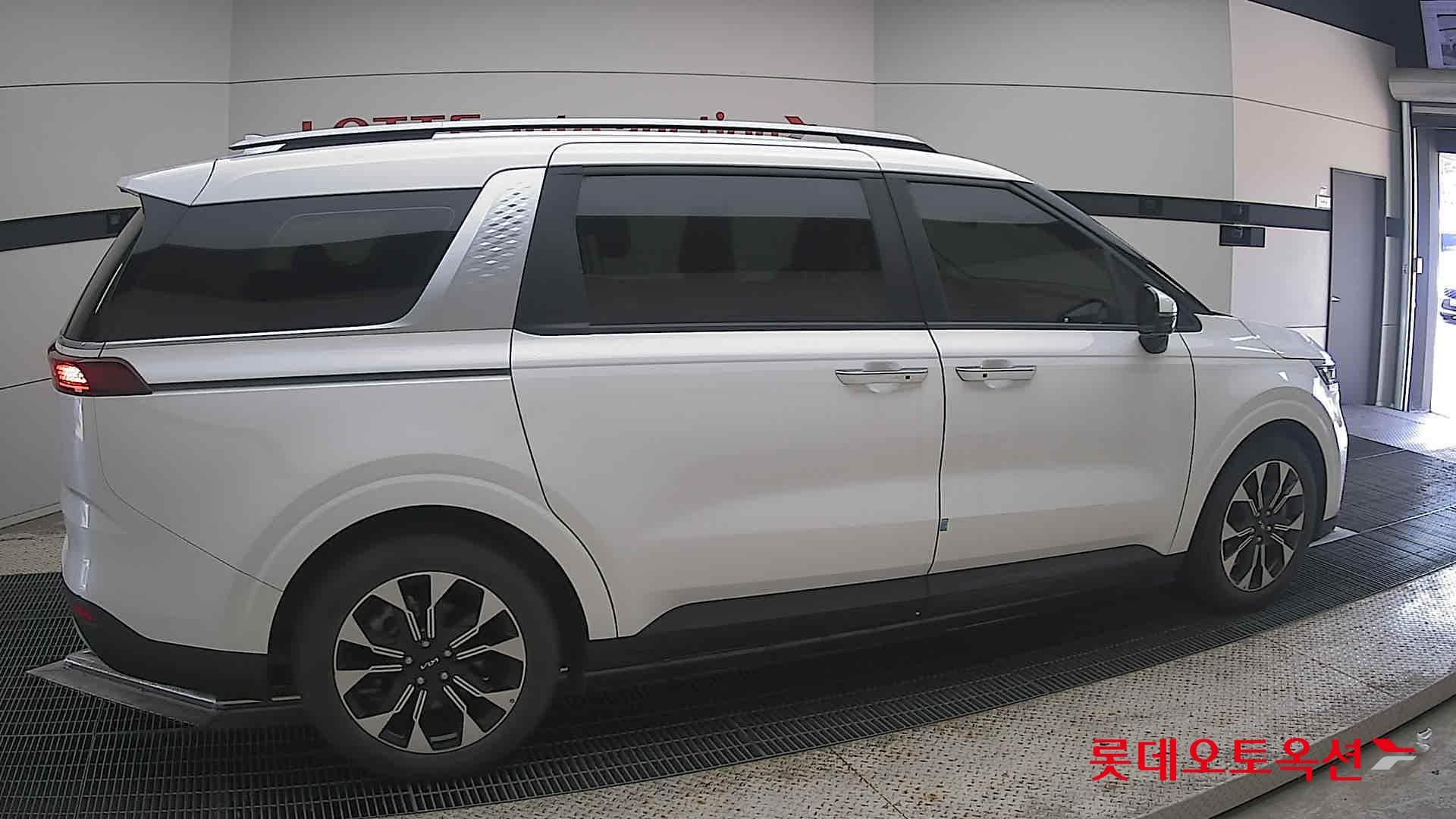 Kia - Carnival | KA4 (G)3.5 Prestige 9 2WD AT 15