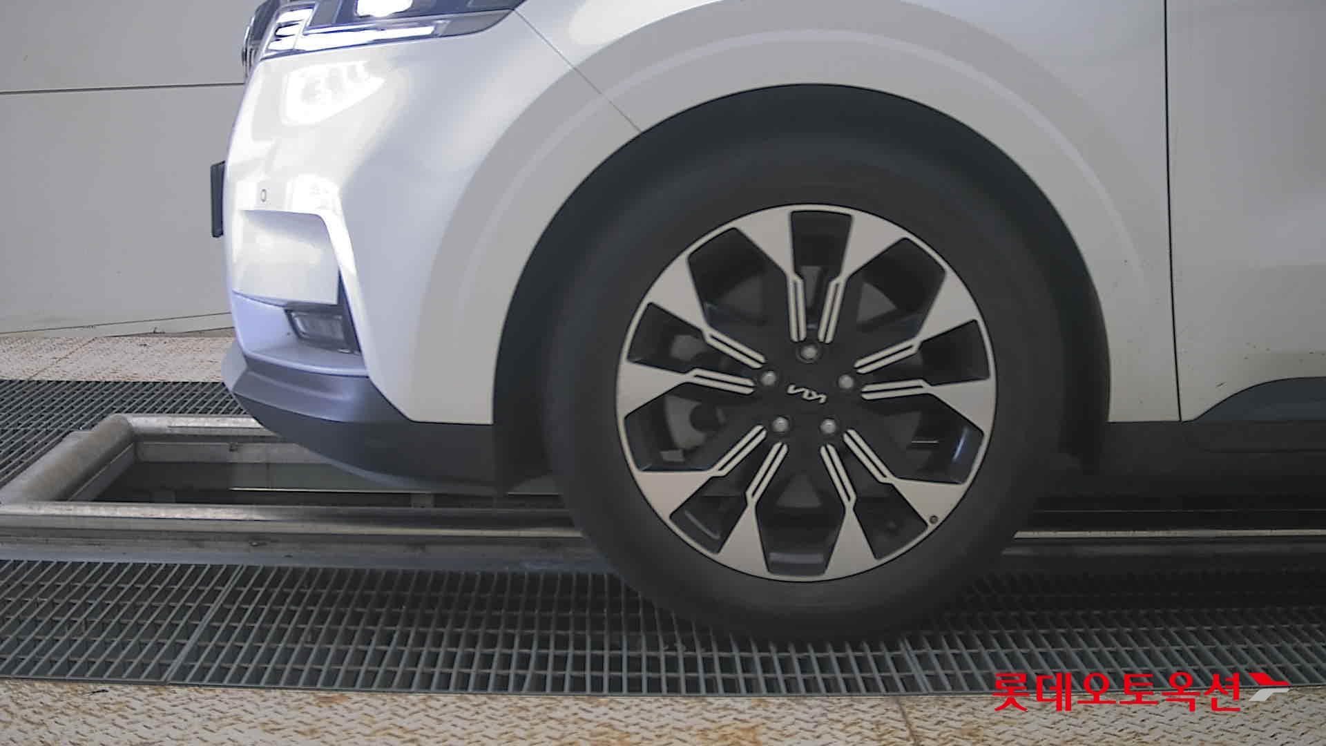 Kia - Carnival | KA4 (G)3.5 Prestige 9 2WD AT 21