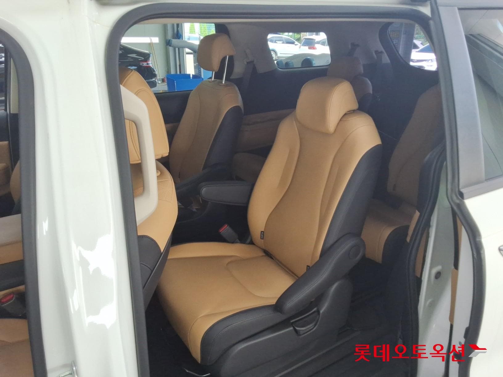 Kia - Carnival | KA4 (G)3.5 Prestige 9 2WD AT 35