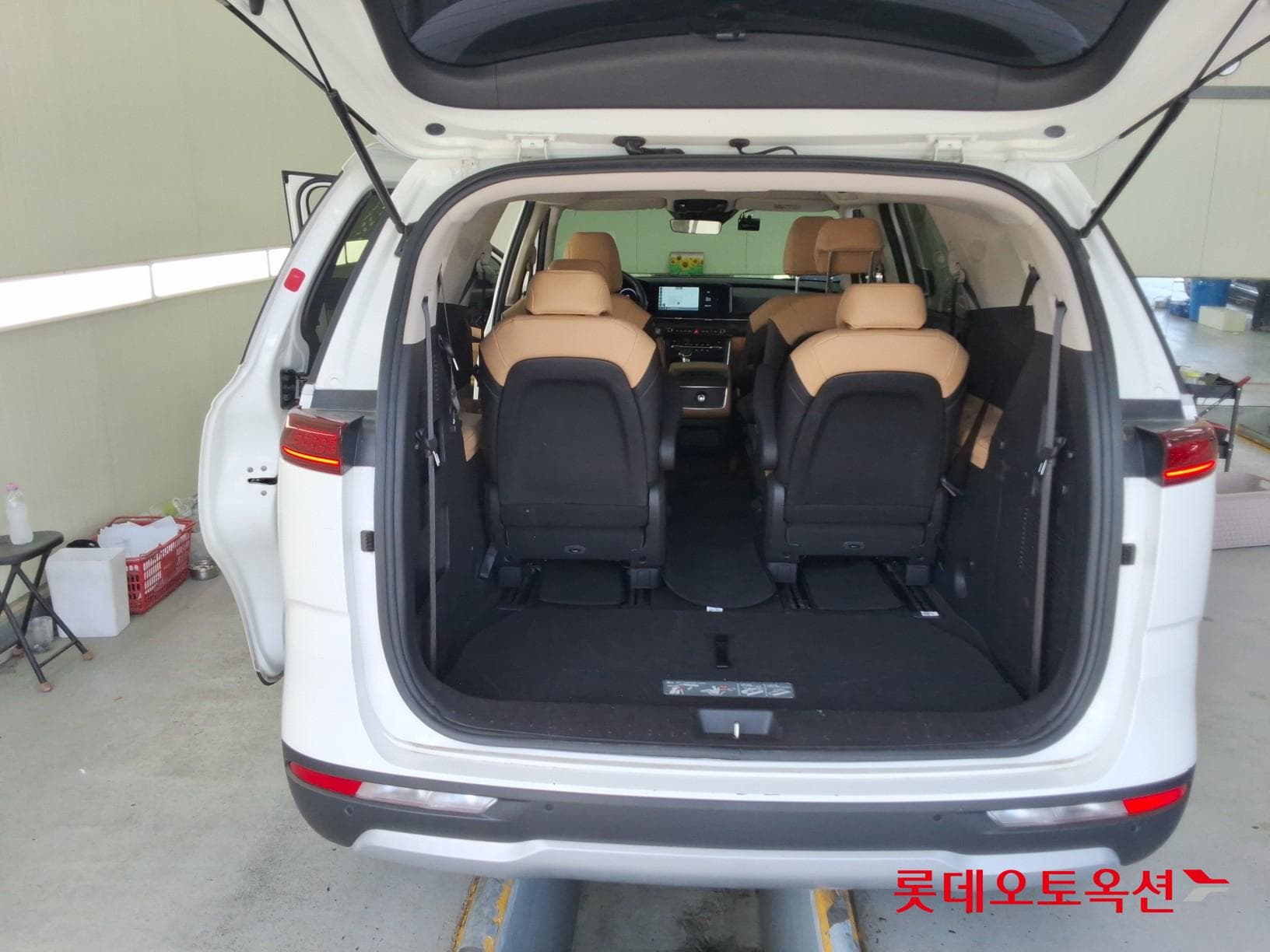 Kia - Carnival | KA4 (G)3.5 Prestige 9 2WD AT 36