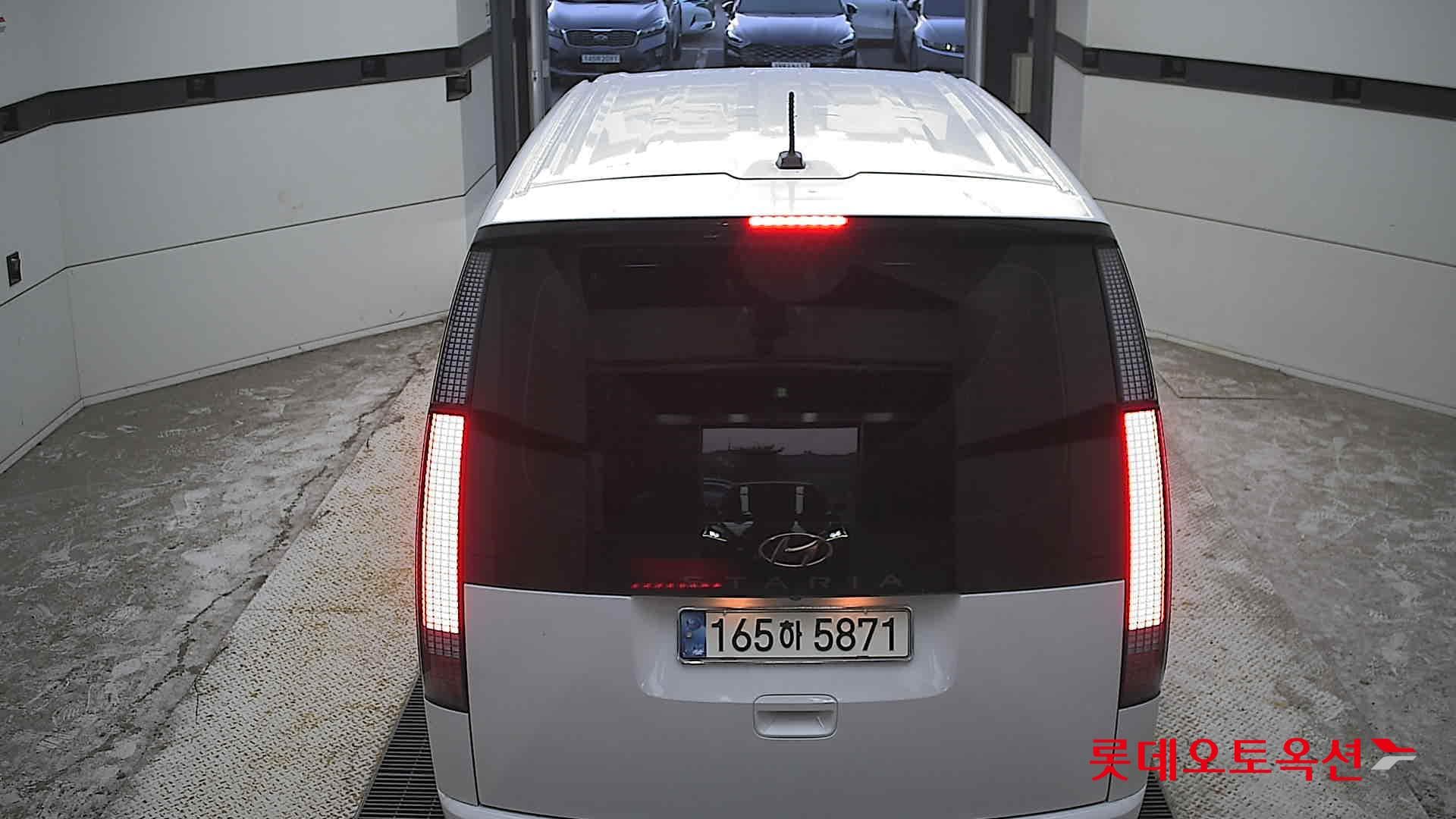Hyundai - Staria | (D) 2.2 9Seater Prestige 11