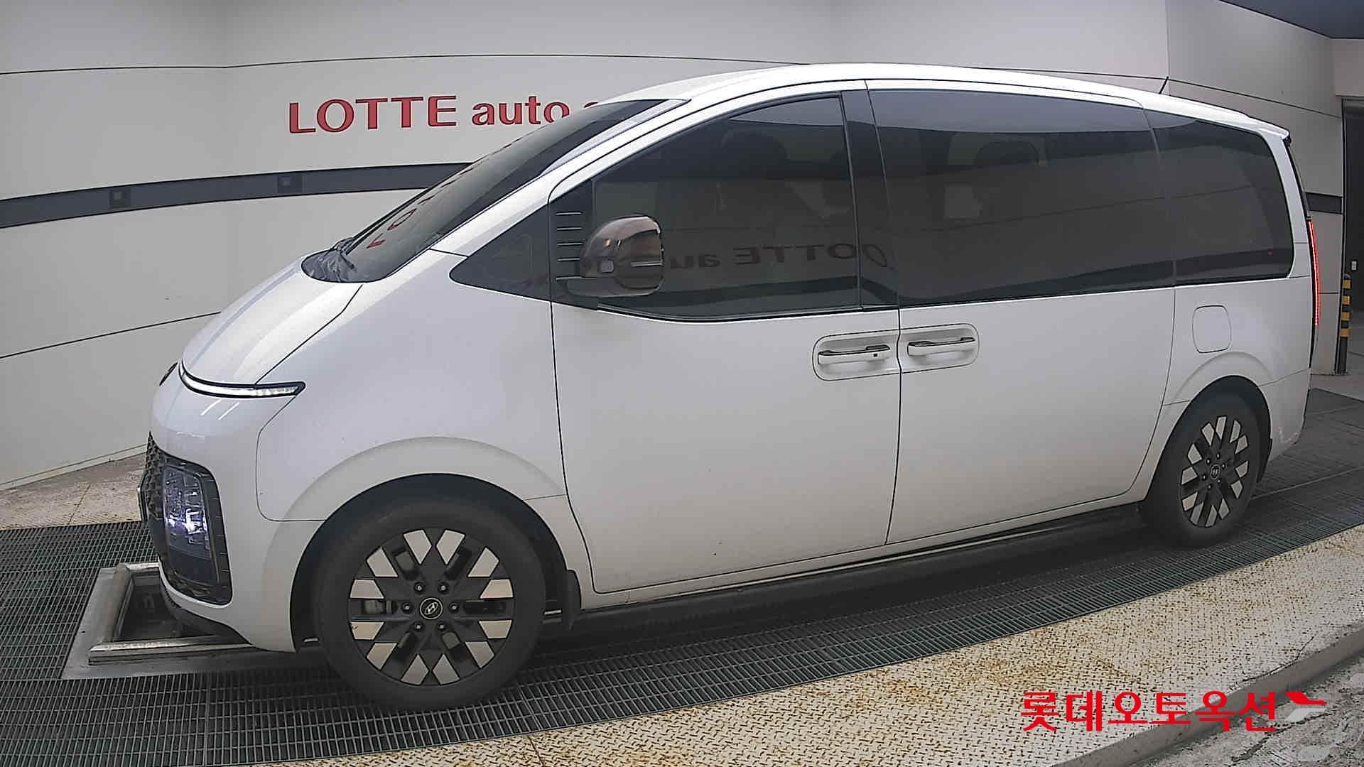 Hyundai - Staria | (D) 2.2 9Seater Prestige 5