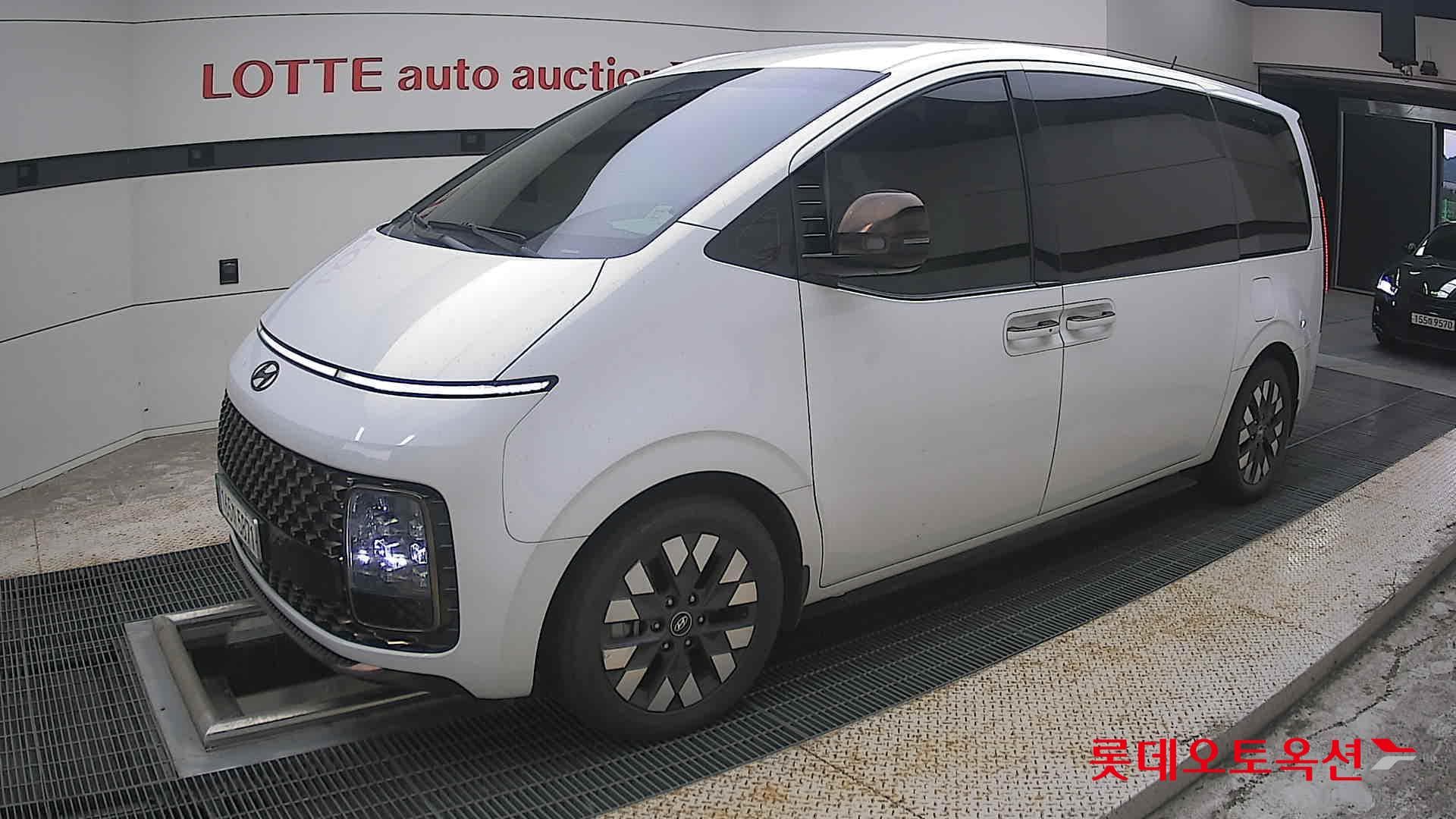 Hyundai - Staria | (D) 2.2 9Seater Prestige 4
