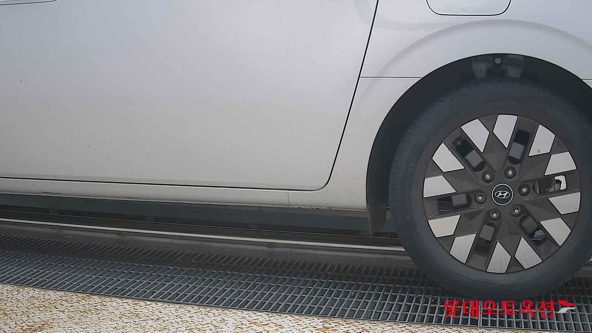 Hyundai - Staria | (D) 2.2 9Seater Prestige 22