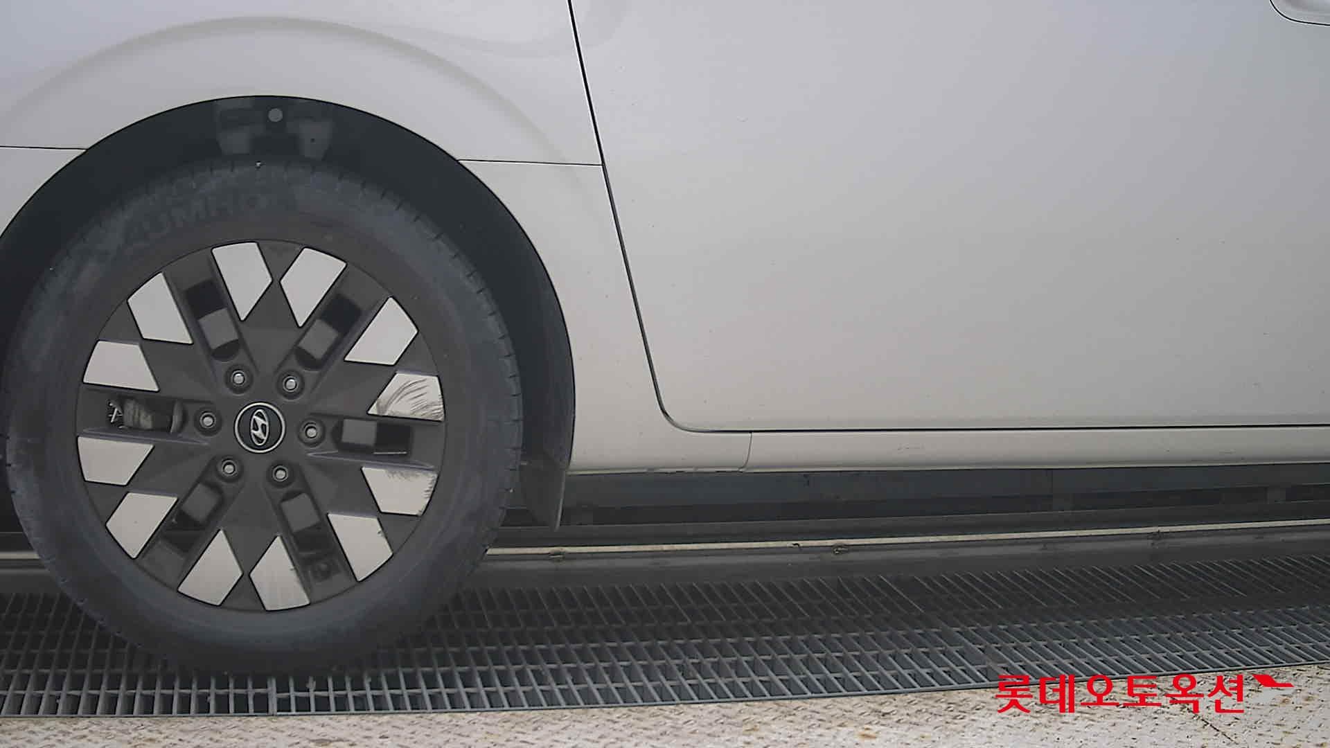 Hyundai - Staria | (D) 2.2 9Seater Prestige 24