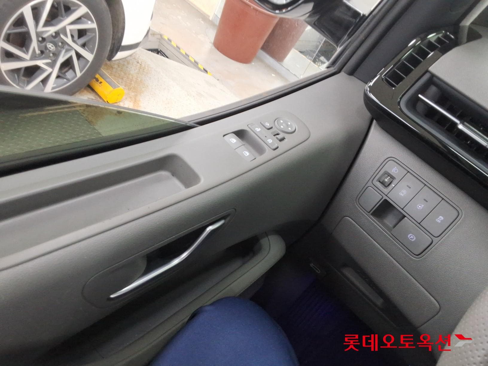 Hyundai - Staria | (D) 2.2 9Seater Prestige 28