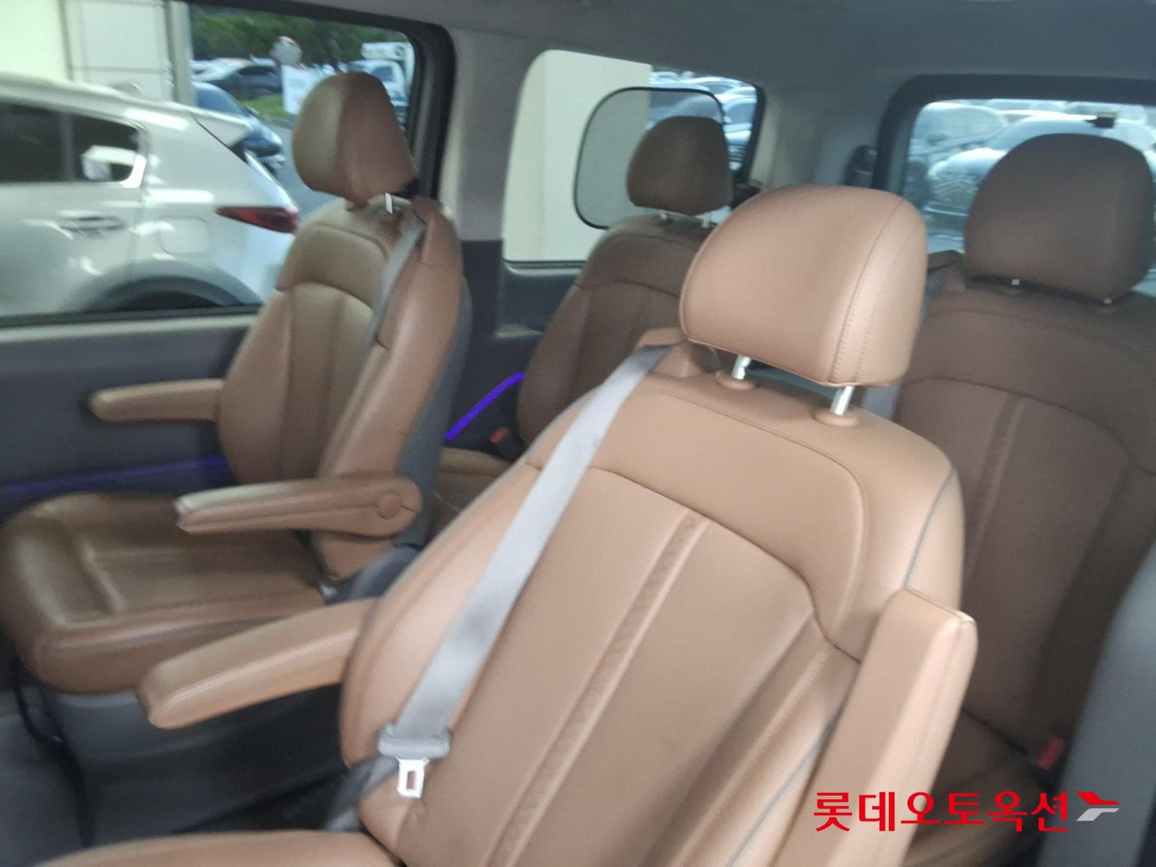 Hyundai - Staria | (D) 2.2 9Seater Prestige 36