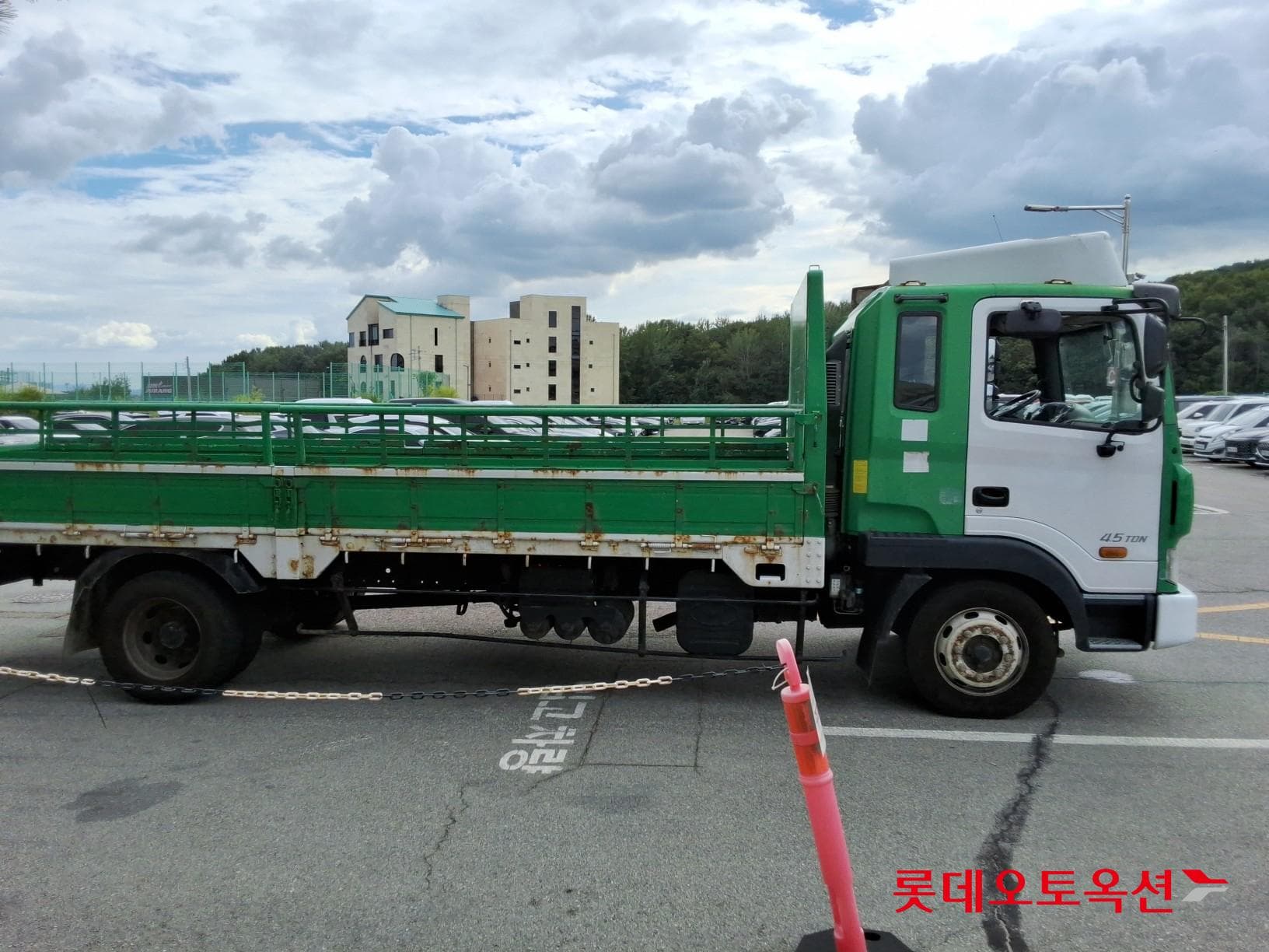 Hyundai - Mega Truck 12