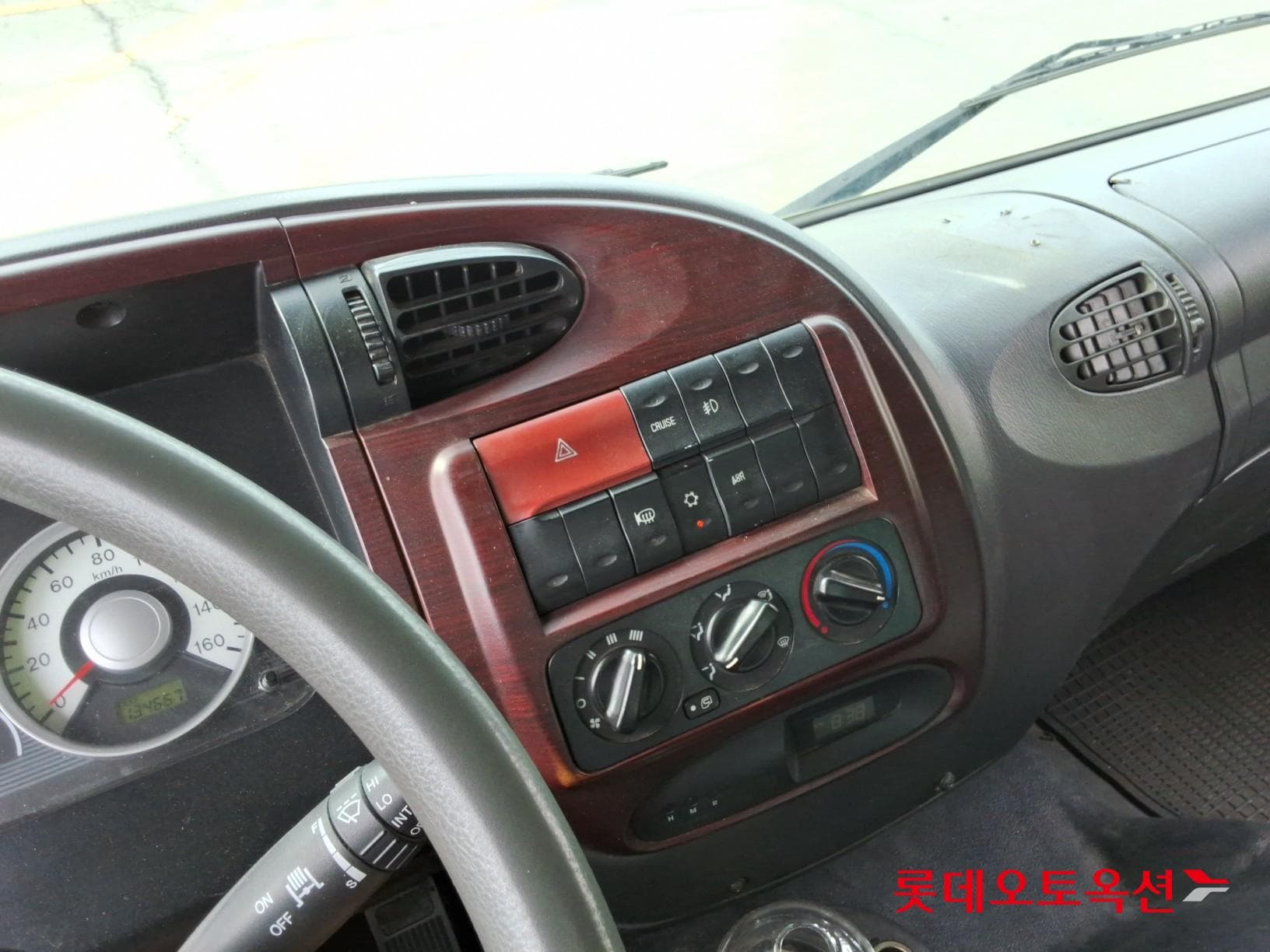 Hyundai - Mega Truck 30