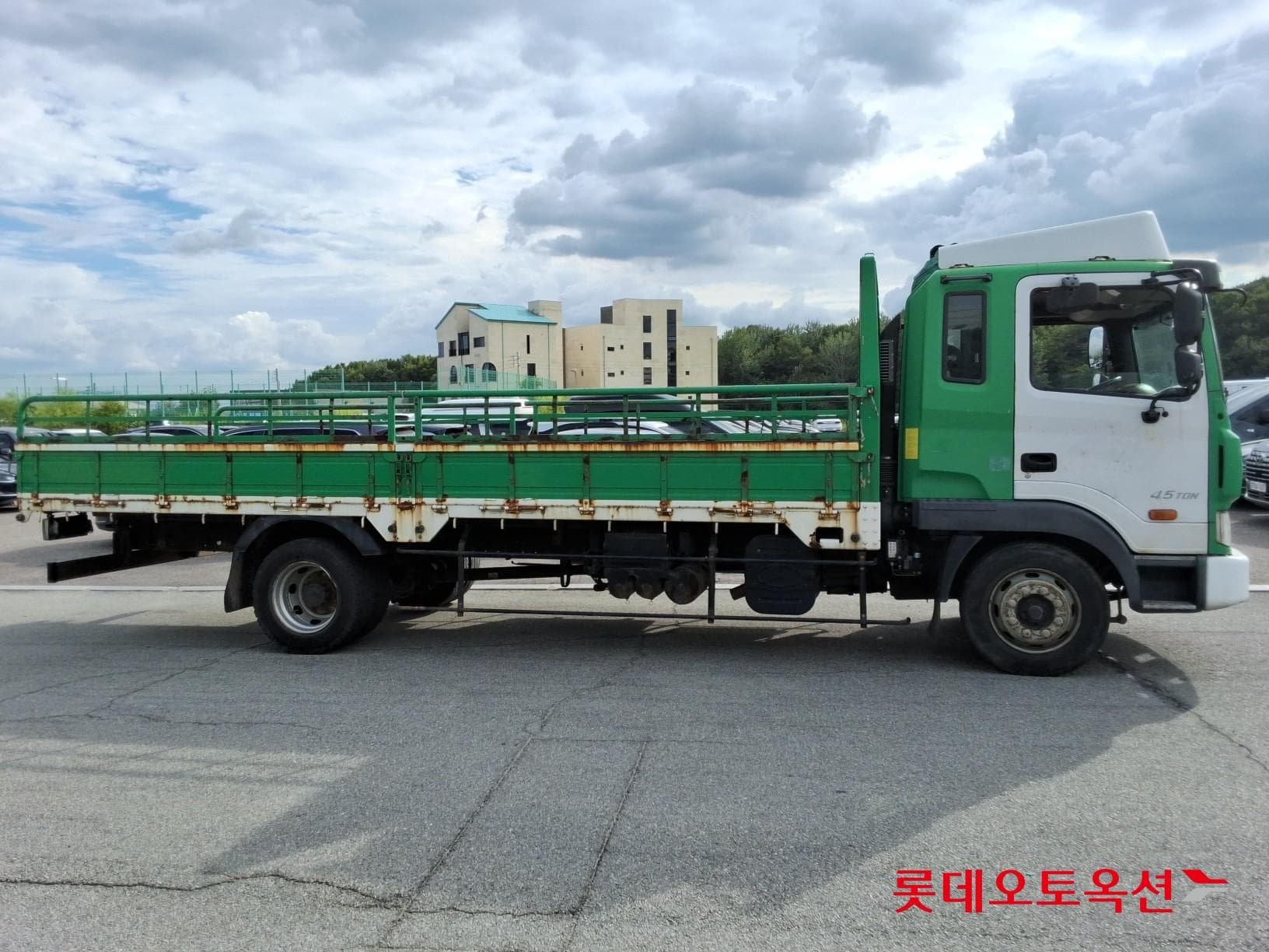 Hyundai - Mega Truck 12