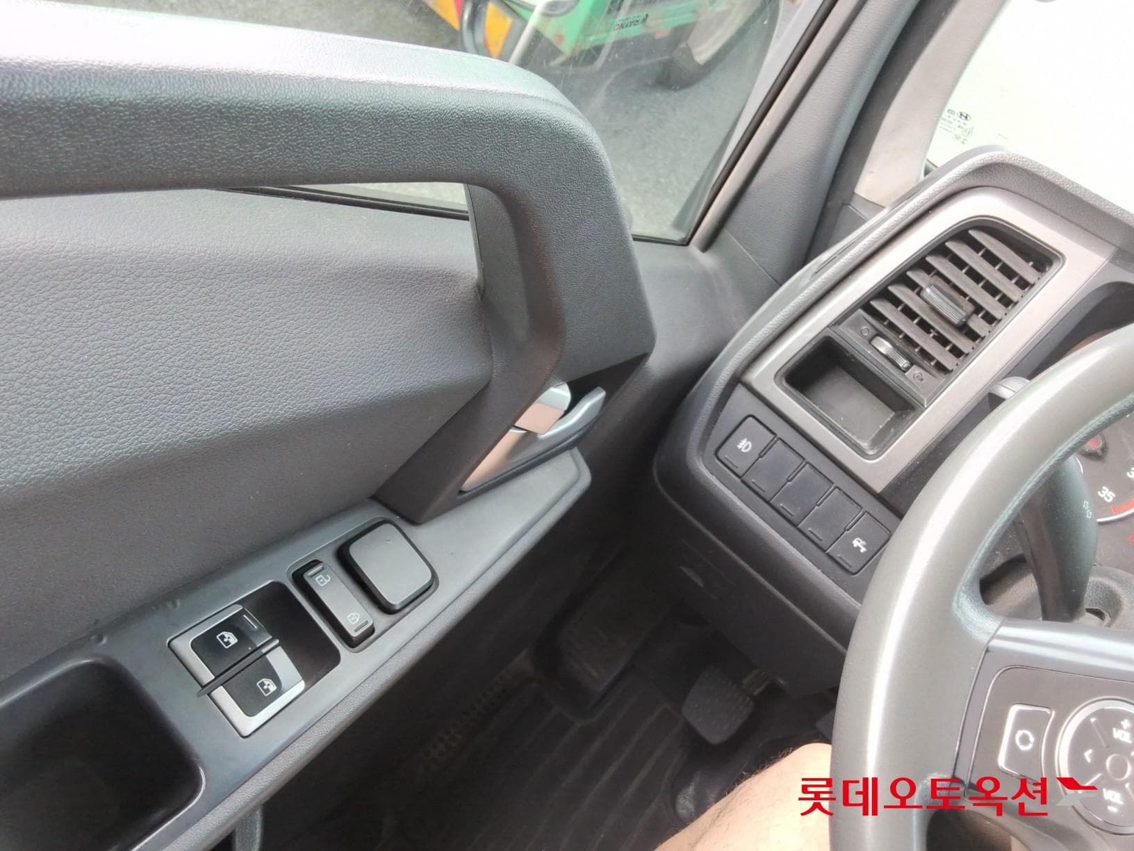 Hyundai - Mighty 28