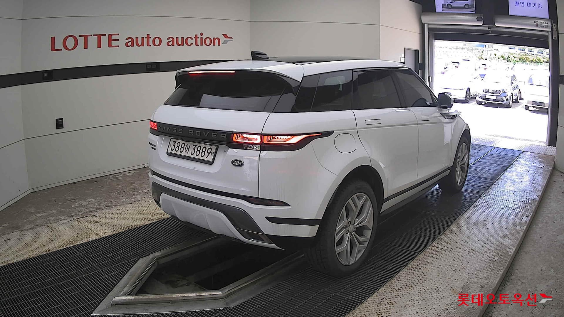 Land Rover - Рендж Ровер Эвок | (D) 2.0 D180 SE 12