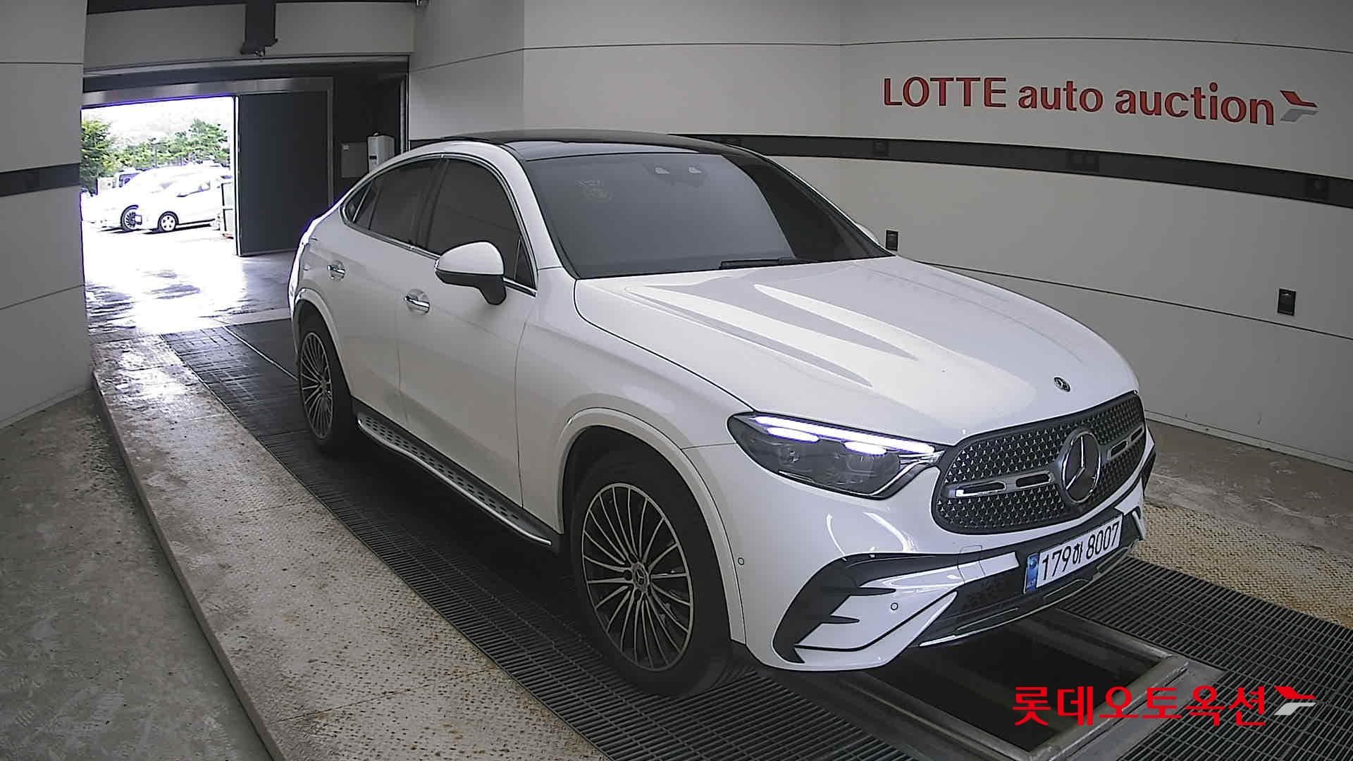 Mercedes-Benz - GLC-Class | 300(G) 2.0 4MATIC COUPE AMG LINE 19