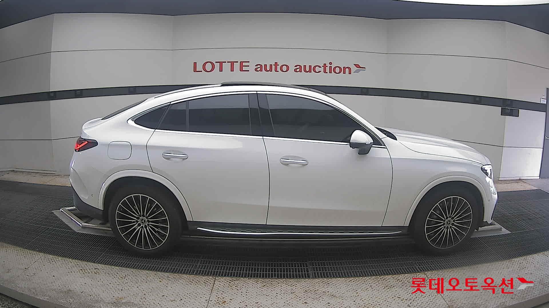 Mercedes-Benz - GLC-Class | 300(G) 2.0 4MATIC COUPE AMG LINE 16