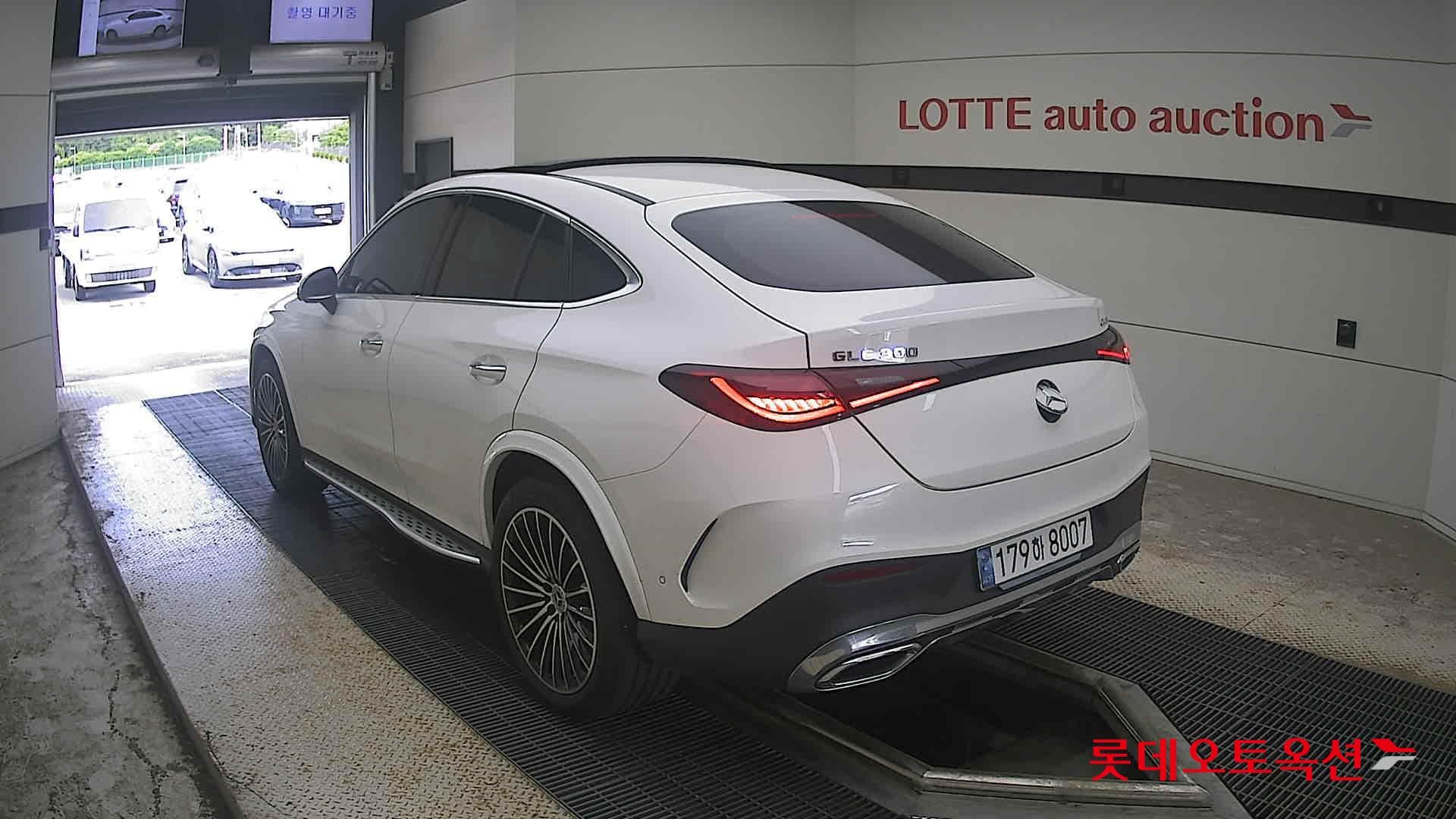 Mercedes-Benz - GLC-Class | 300(G) 2.0 4MATIC COUPE AMG LINE 10