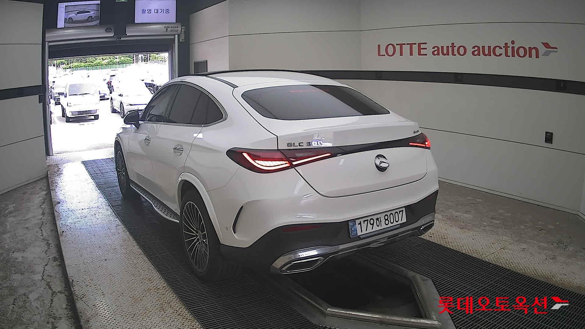 Mercedes-Benz - GLC-Class | 300(G) 2.0 4MATIC COUPE AMG LINE 9