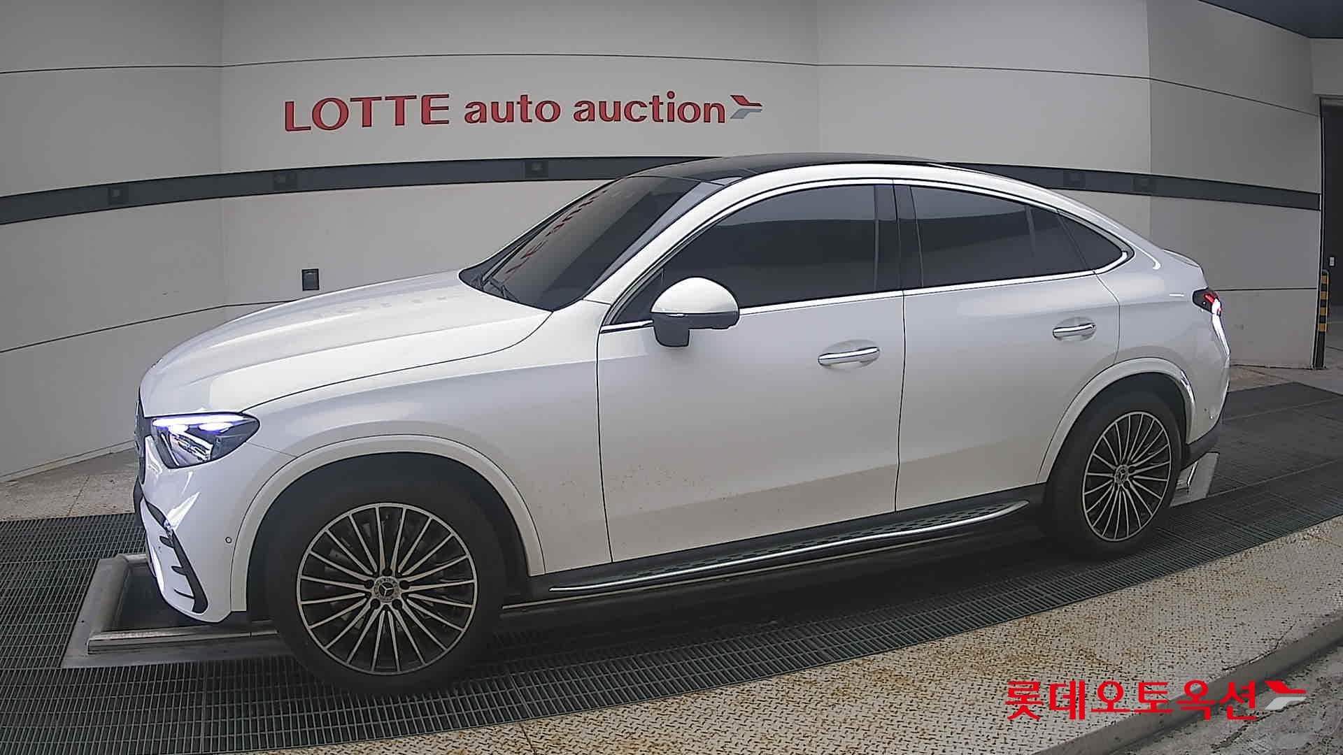 Mercedes-Benz - GLC-Class | 300(G) 2.0 4MATIC COUPE AMG LINE 5